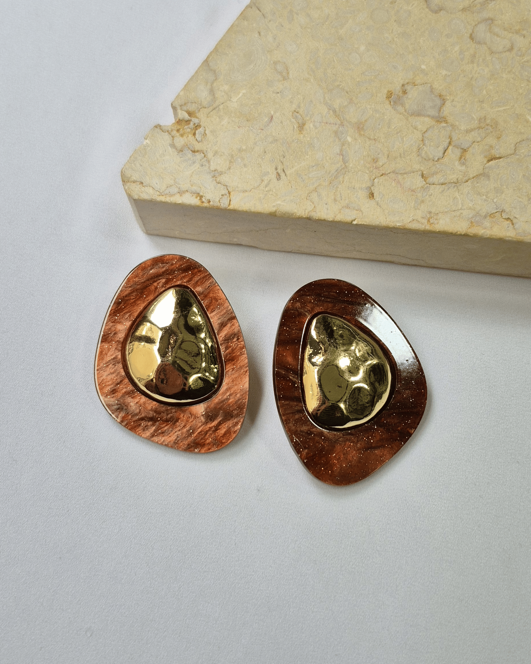 OVAL GOLD DETAYLI KÜPE 