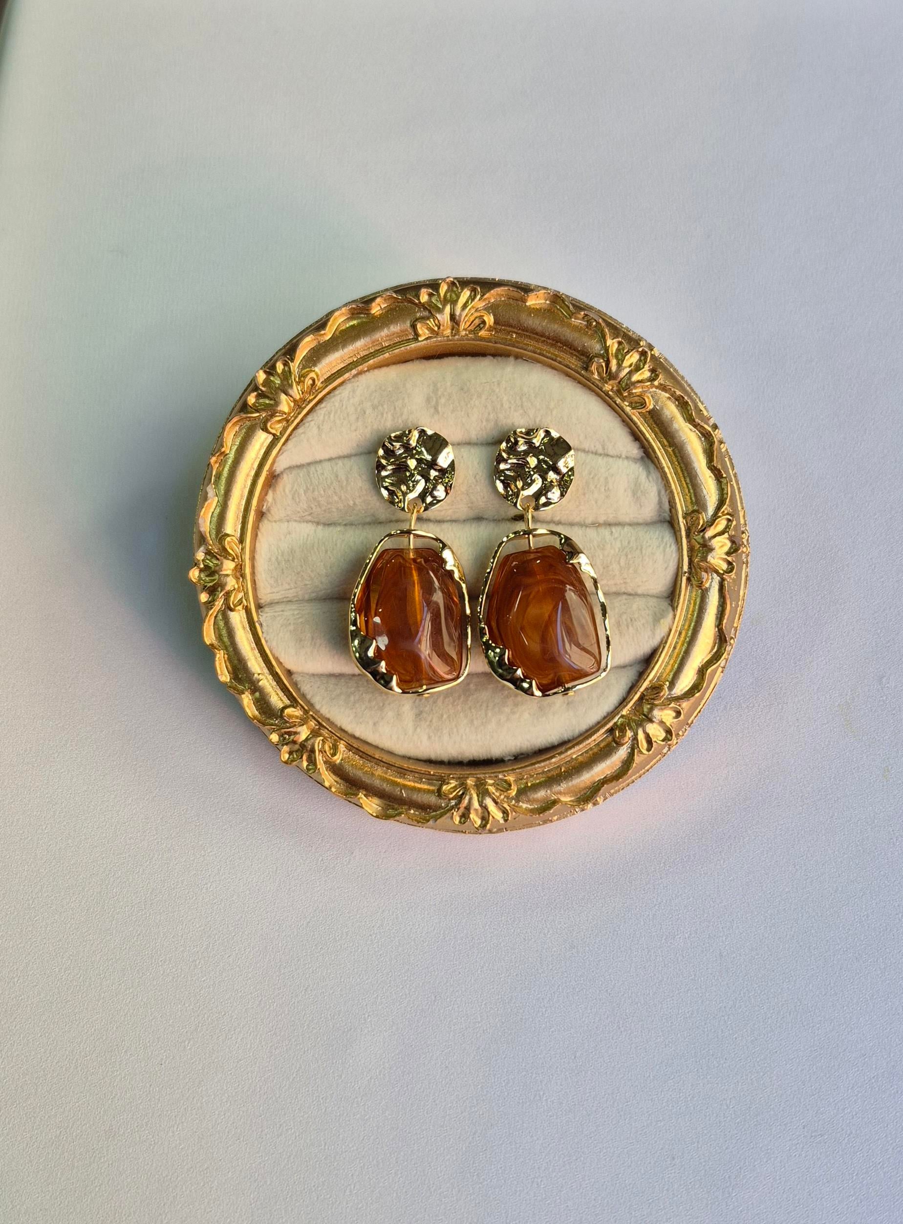 GOLD DETAYLI RENKLİ KÜPE