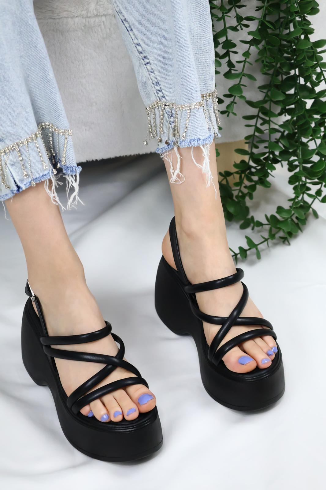 KADIN PARİS KALIN TABAN 9 CM ORTOPEDİK SANDALET  Siyah