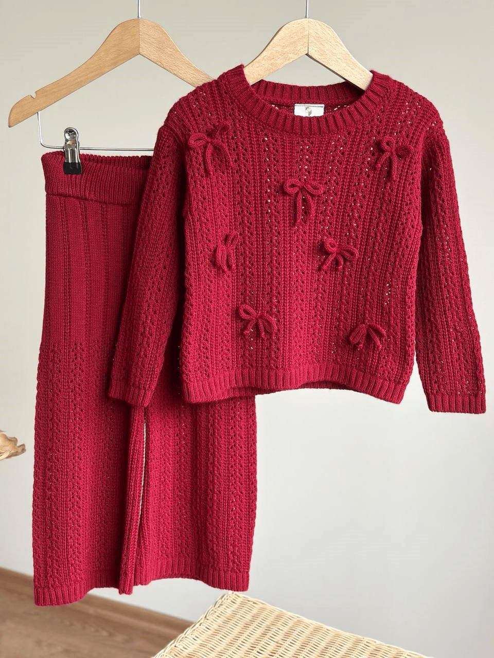 kiz-cocuk-bordo-orgu-fiyonk-detayli-tr-e2c5a7.jpg