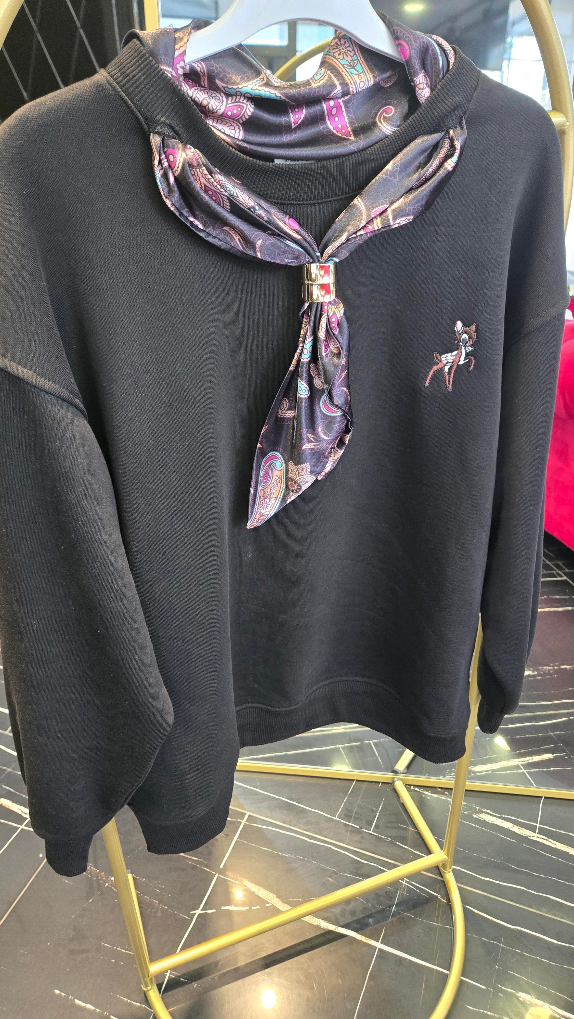 Fular ve Nakış Detaylı Sweatshirt