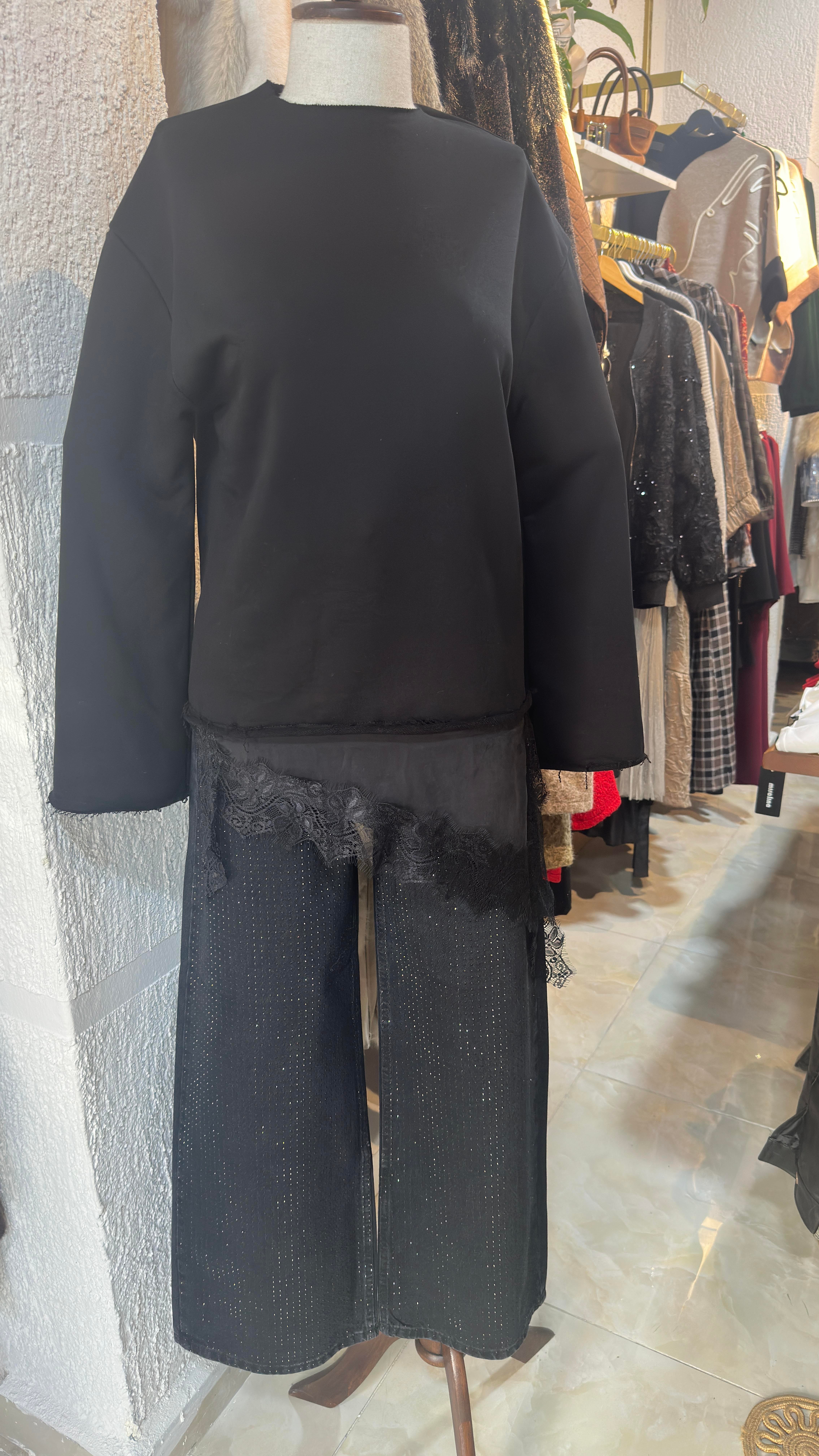 Siyah Taş Baskılı Mom Fit Jean