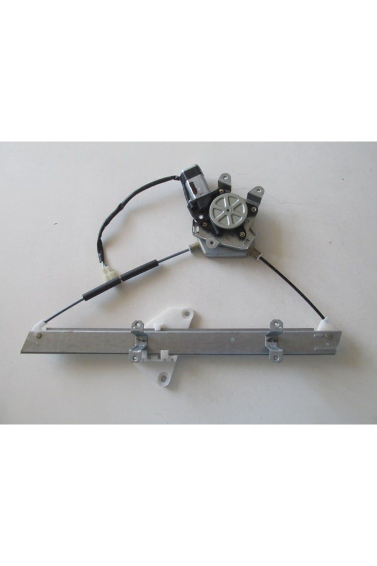 Mitsubishi Canter- FE515- 98/06; Ön Cam Krikosu Sol Elektrikli/Motorlu 2FİŞ 12 Volt (FE511) MK488223