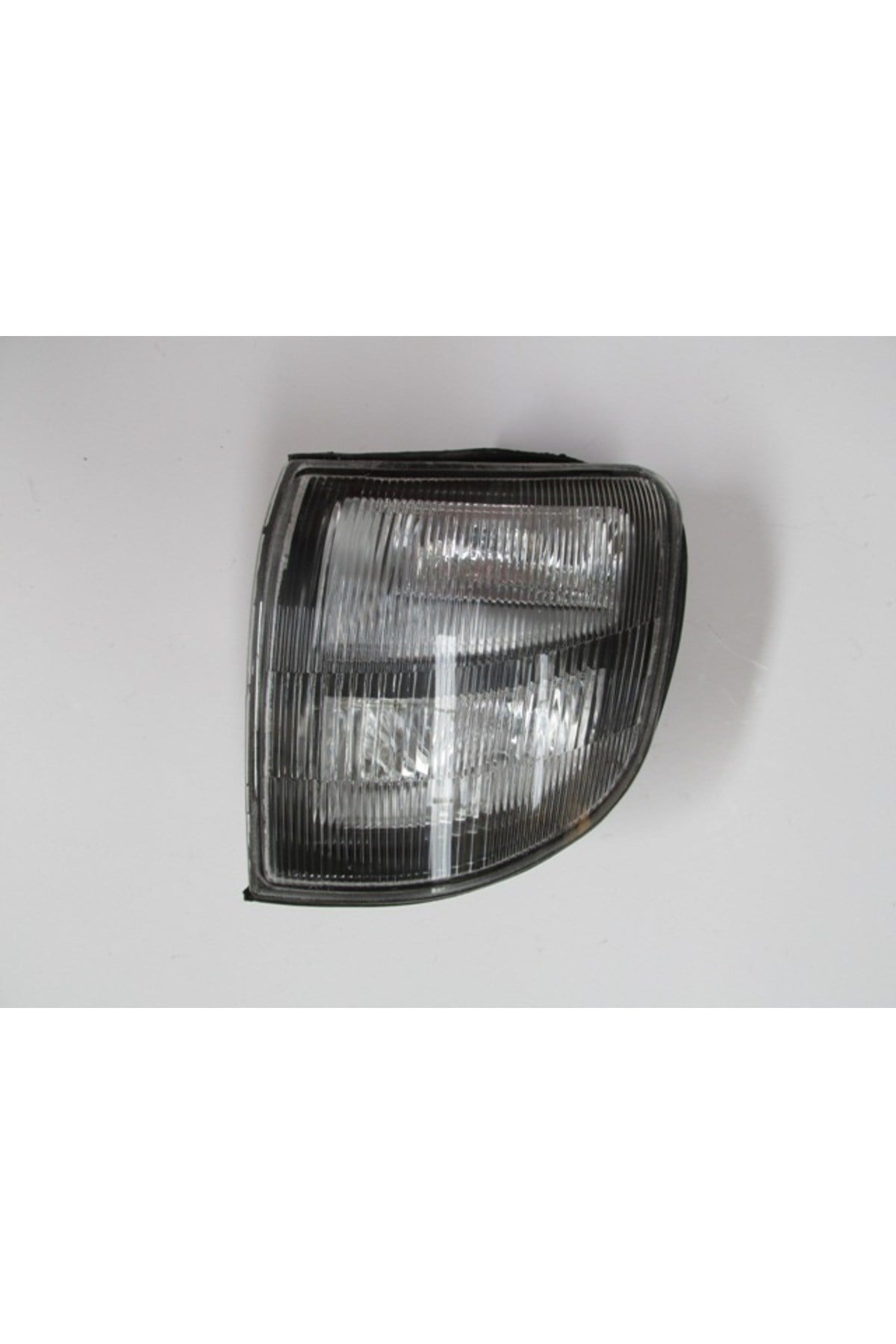 Mitsubishi Pajero- 98/00; Ön Sinyal Sol Siyah (Casp) MR387543