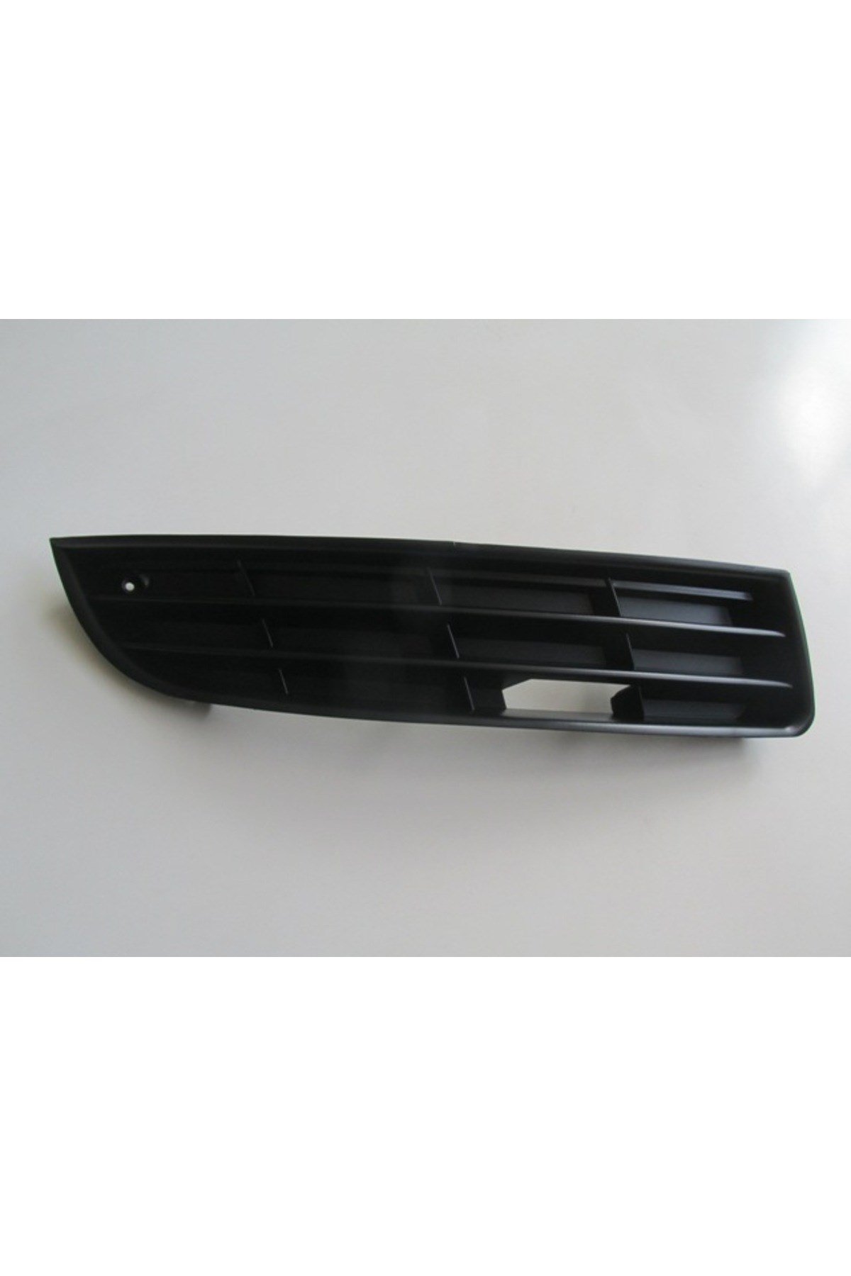 Volkswagen Passat- B6- 05/10; Sis Lamba Kapağı Sağ Siyah Sis Deliksiz (Tüv)(TYG) 3C08536669B9