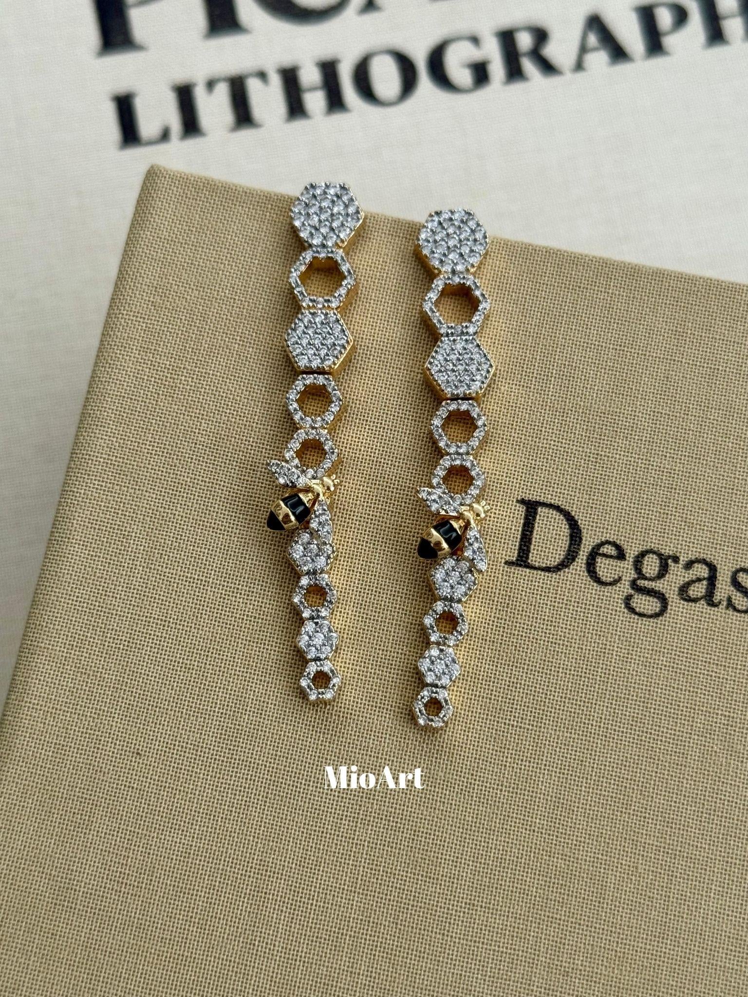 Bee Taşlı Küpe