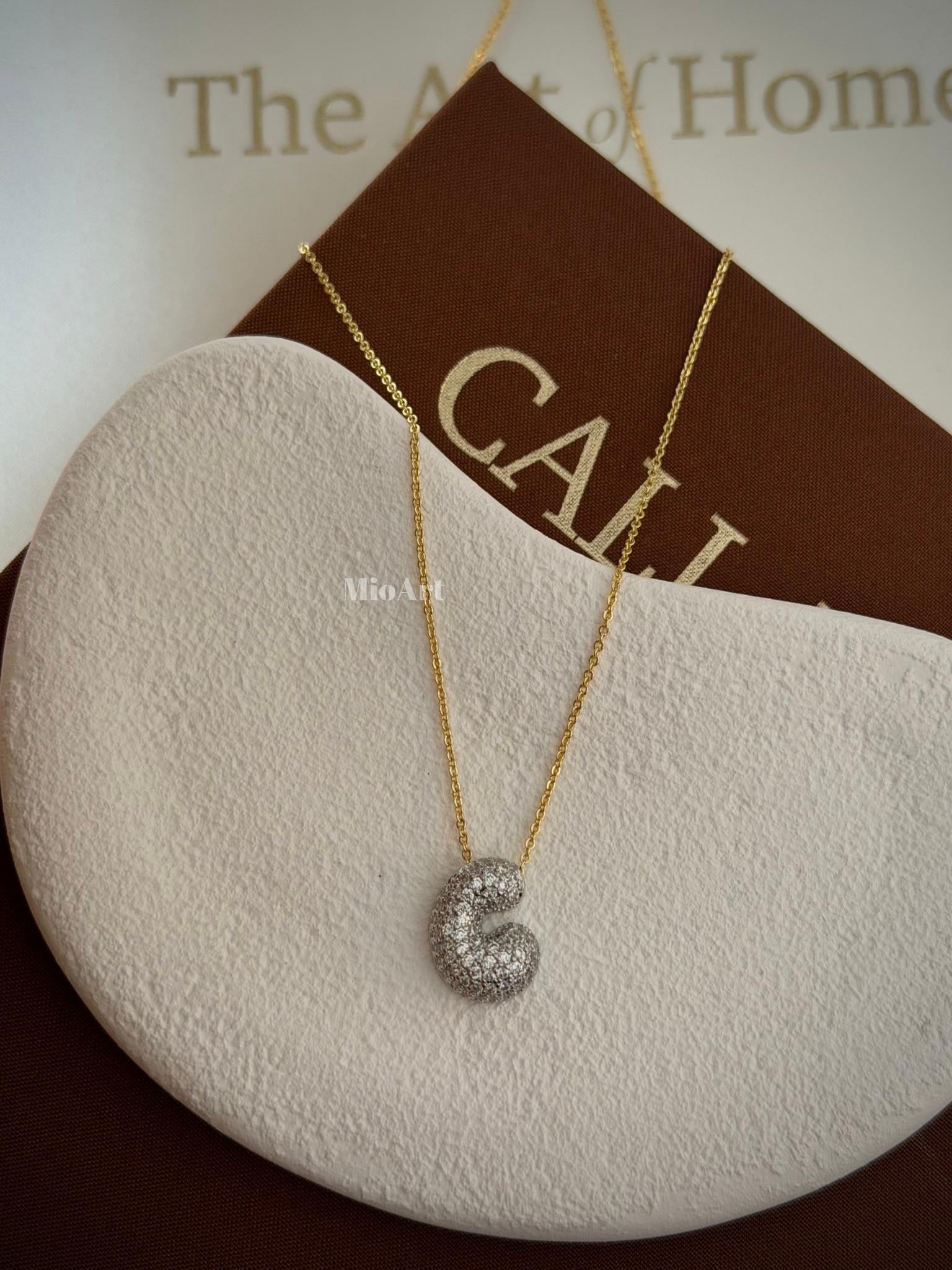 C Harfi Taşlı Kolye