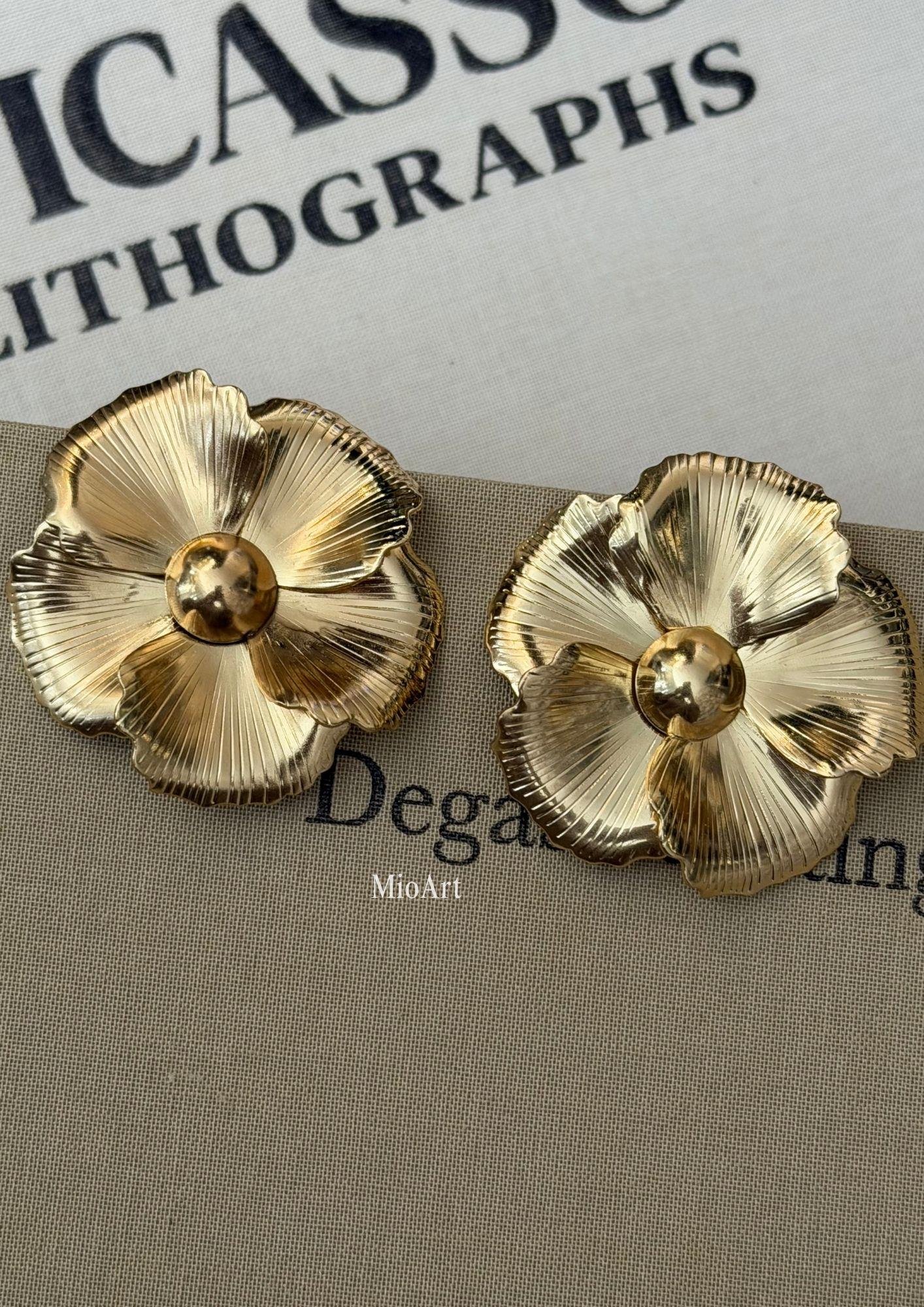 Gold Çiçek Tasarım Küpe