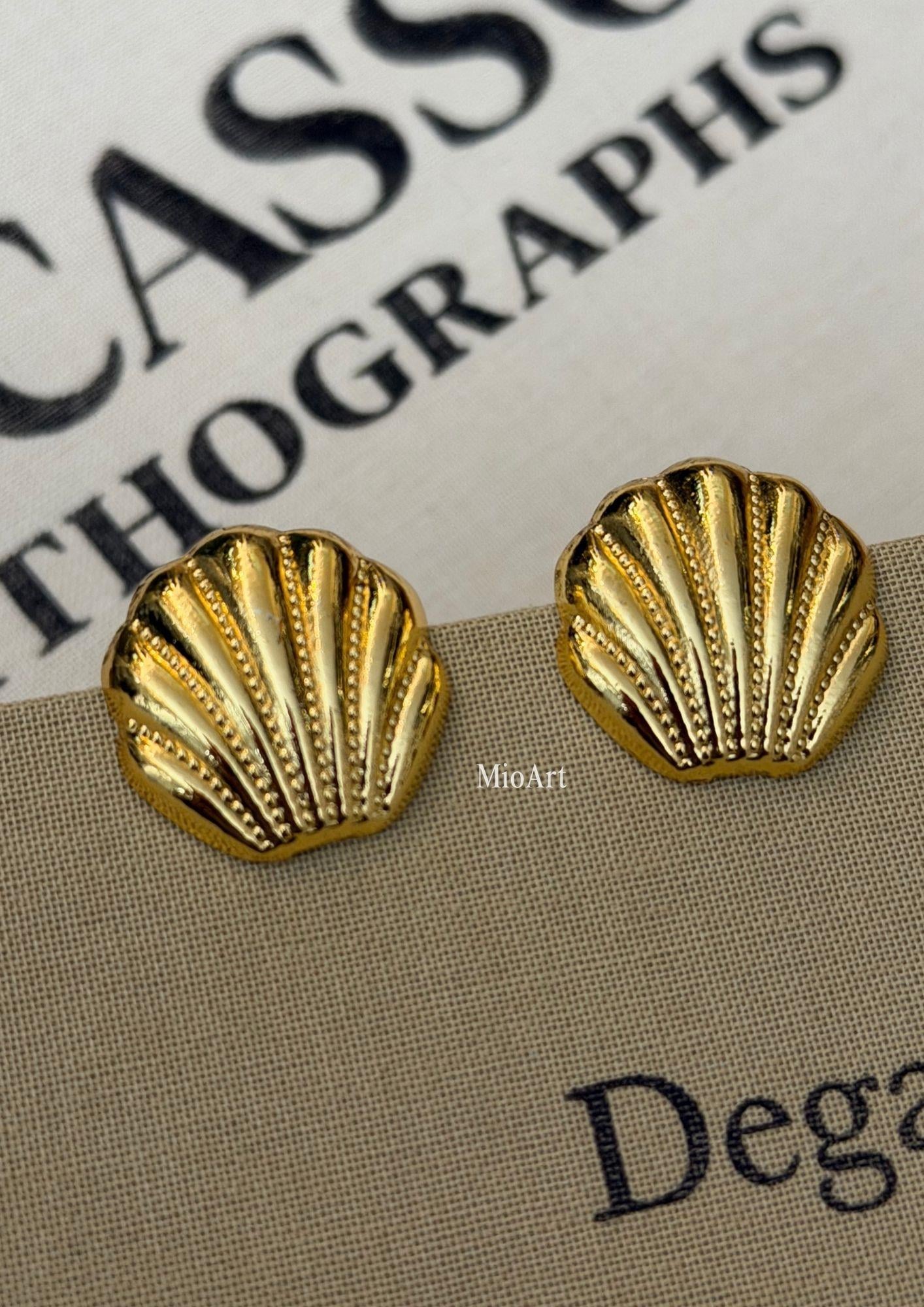 Gold Deniz Kabuğu Tasarım Küpe