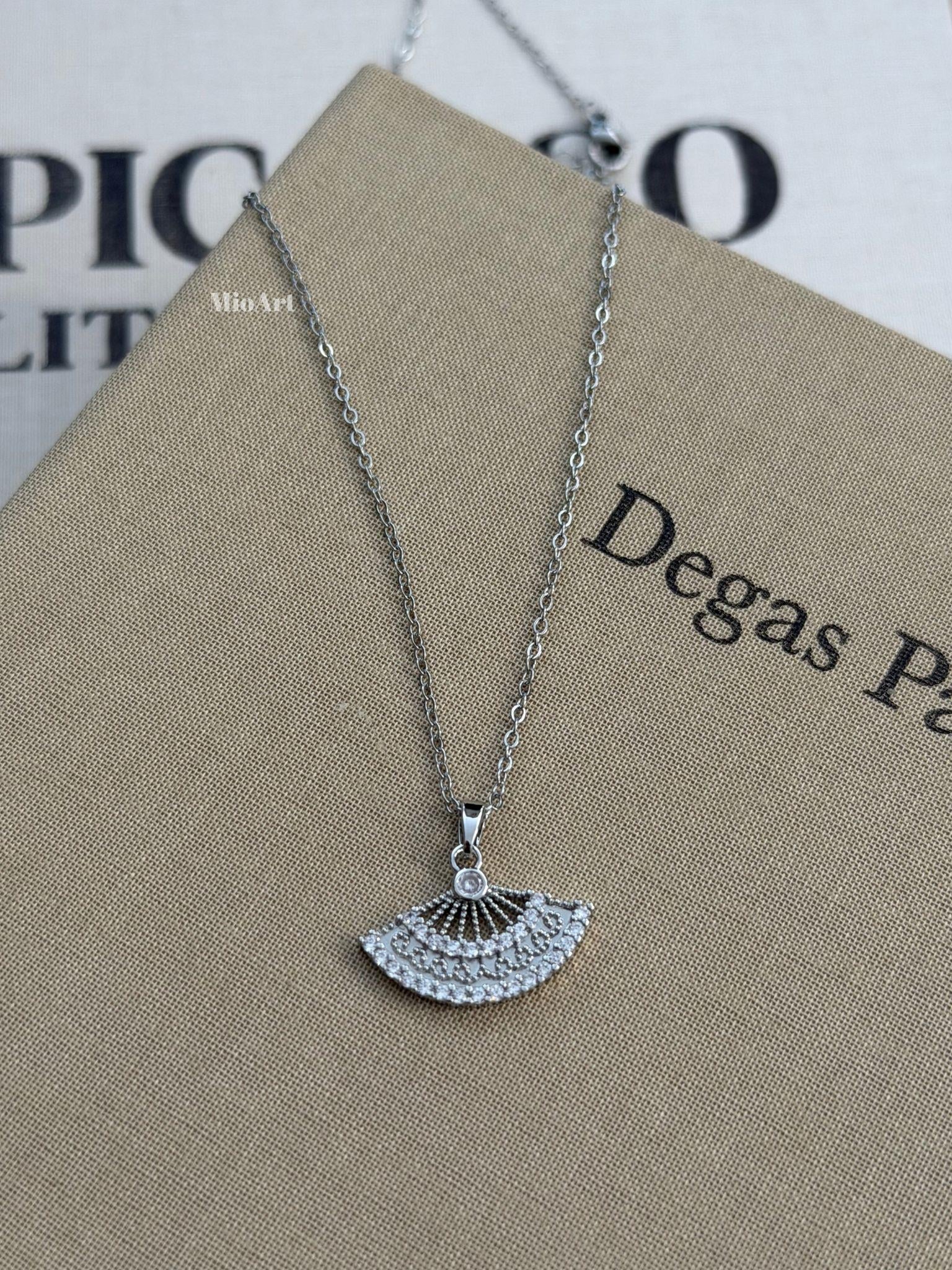 Yelpaze Taşlı Kolye