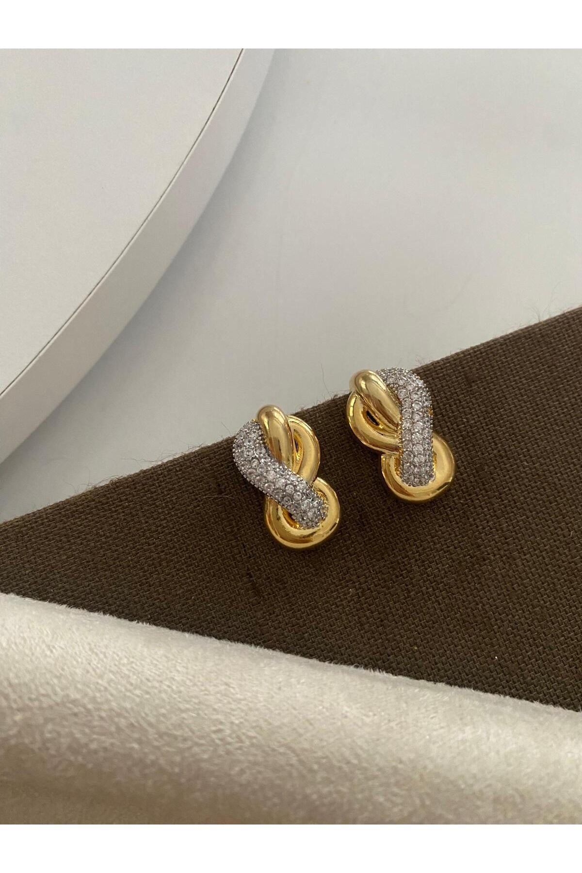 Zirkon Taş Ve Gold Detay Sonsuzluk Figür Gold Renk Küpe