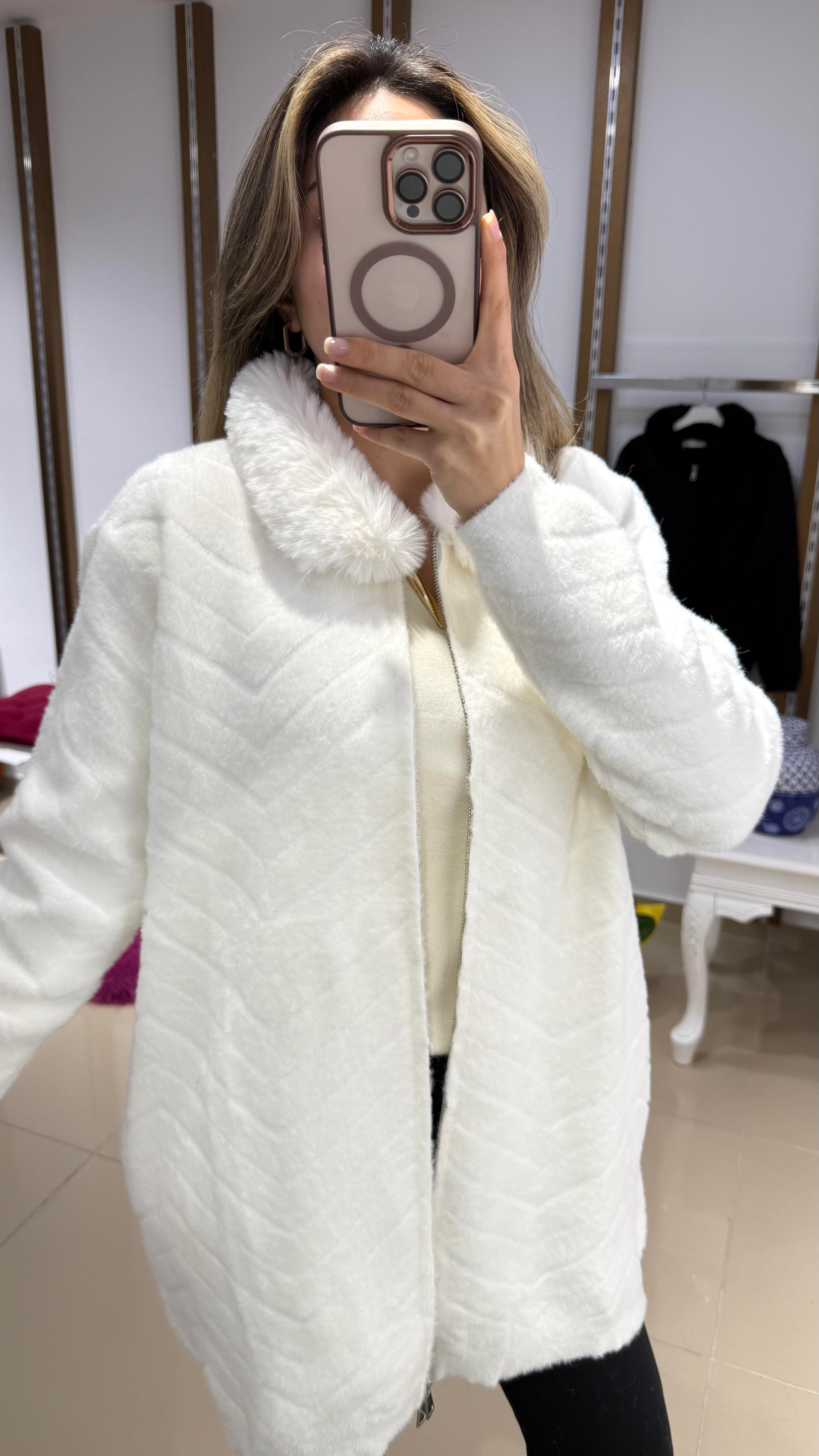 YAKA KÜRK ANGORA FERMUARLI HIRKA BEYAZ