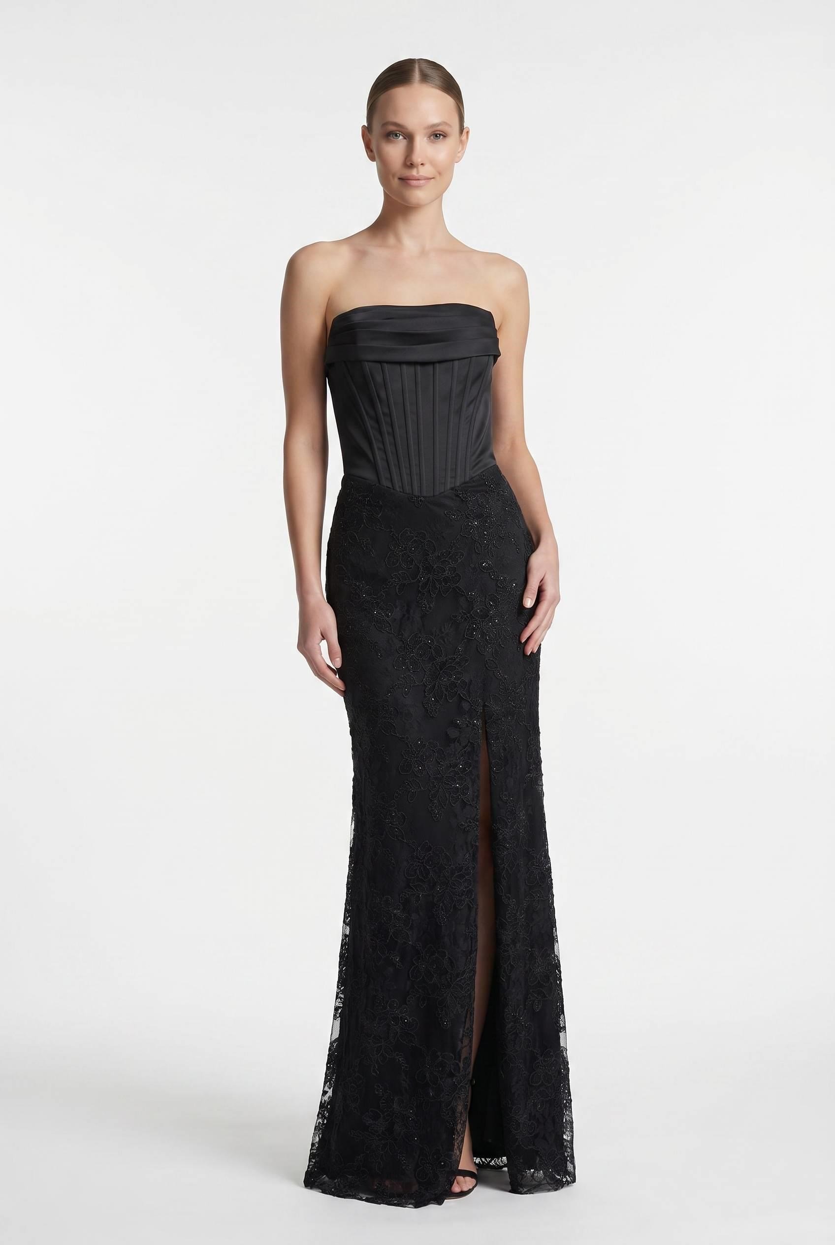 Siyah Eteği Dantel Straplez Abiye Abiye P-0000019012-SİYAHSYH36
