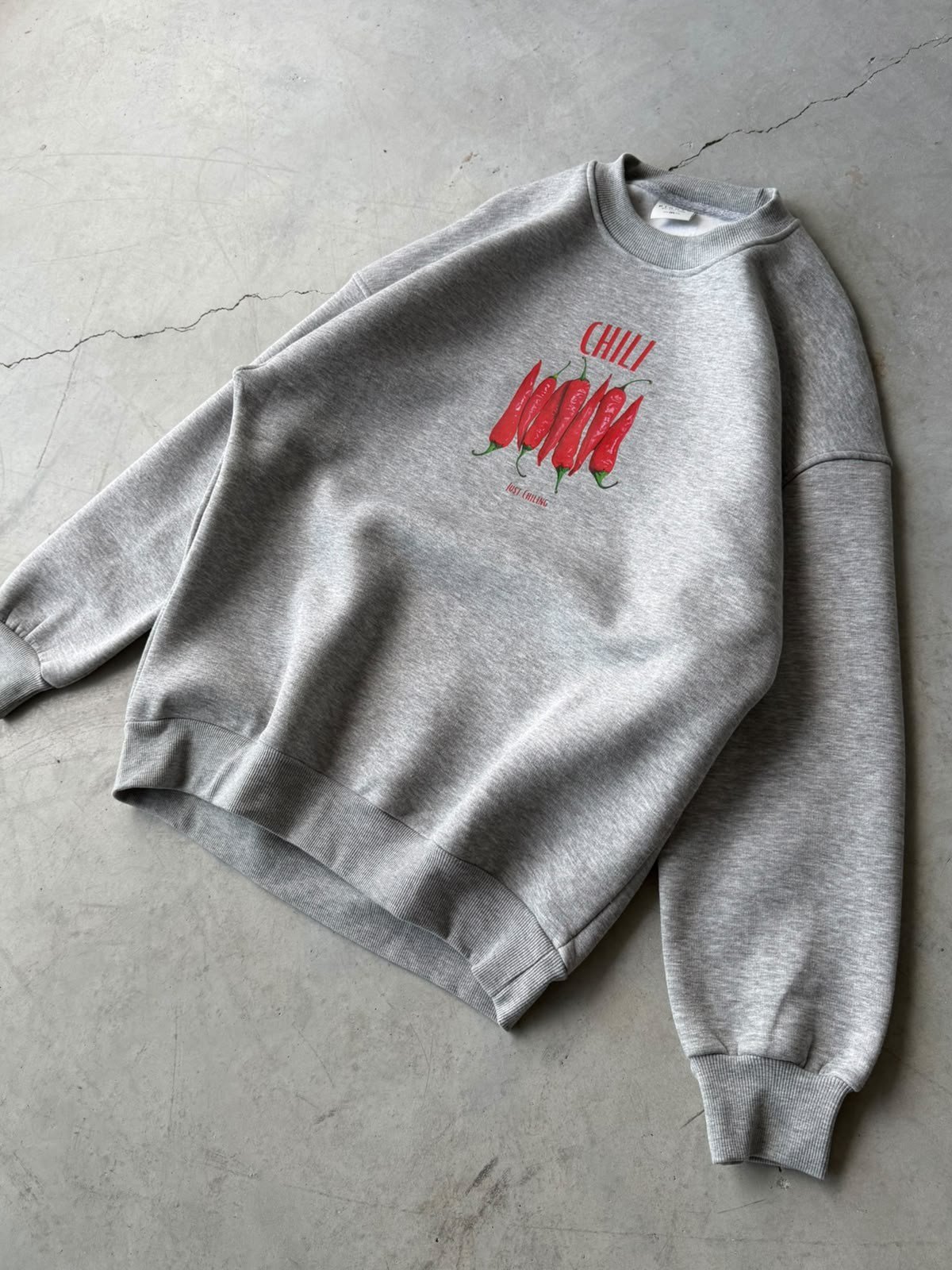 Chılı Baskılı Oversize 3 İplik Kapüşonlu Sweat Grimelange