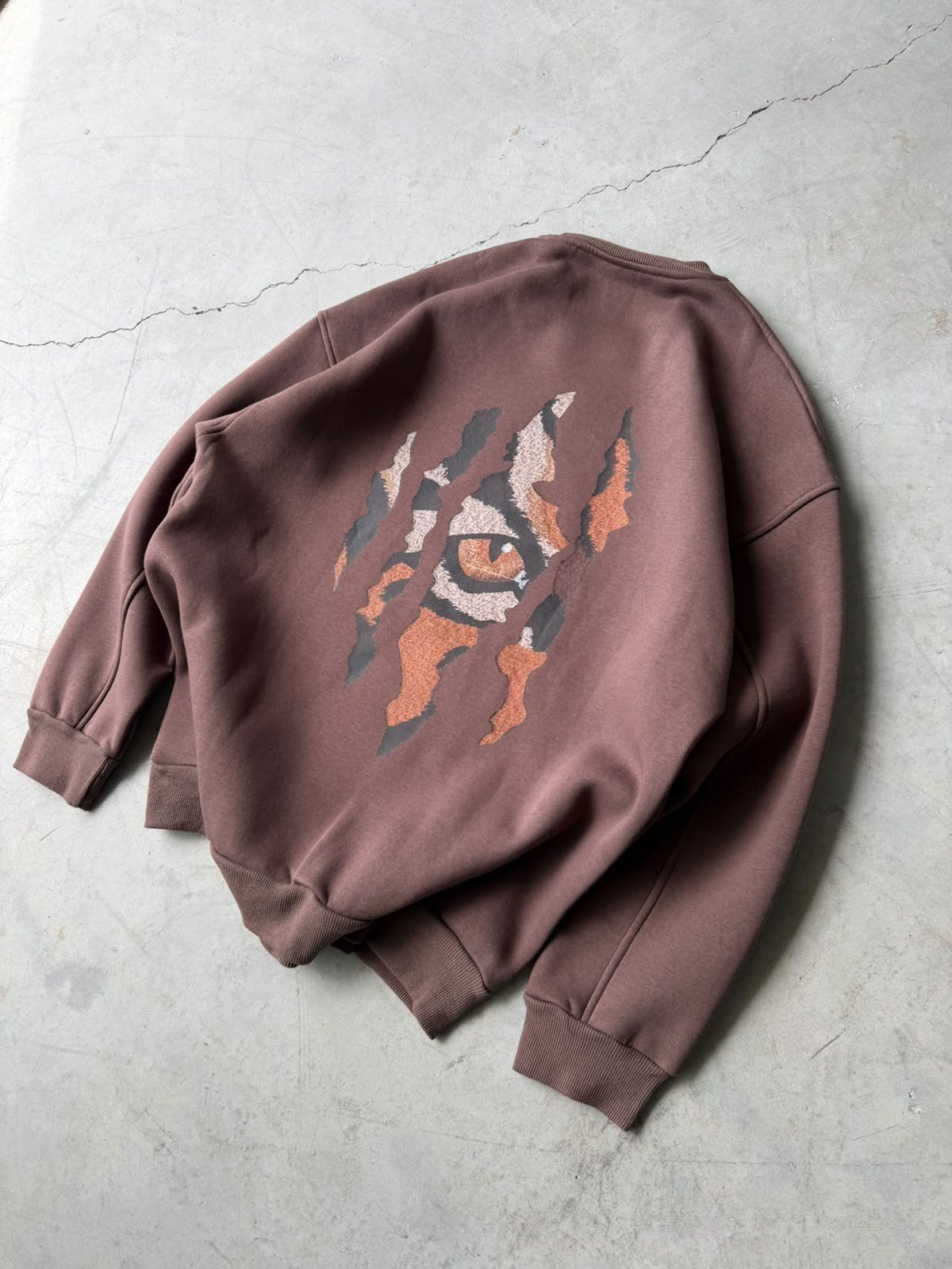 Eyes Baskılı Oversize 3 İplik Bisiklet Yaka Sweat Kahverengi