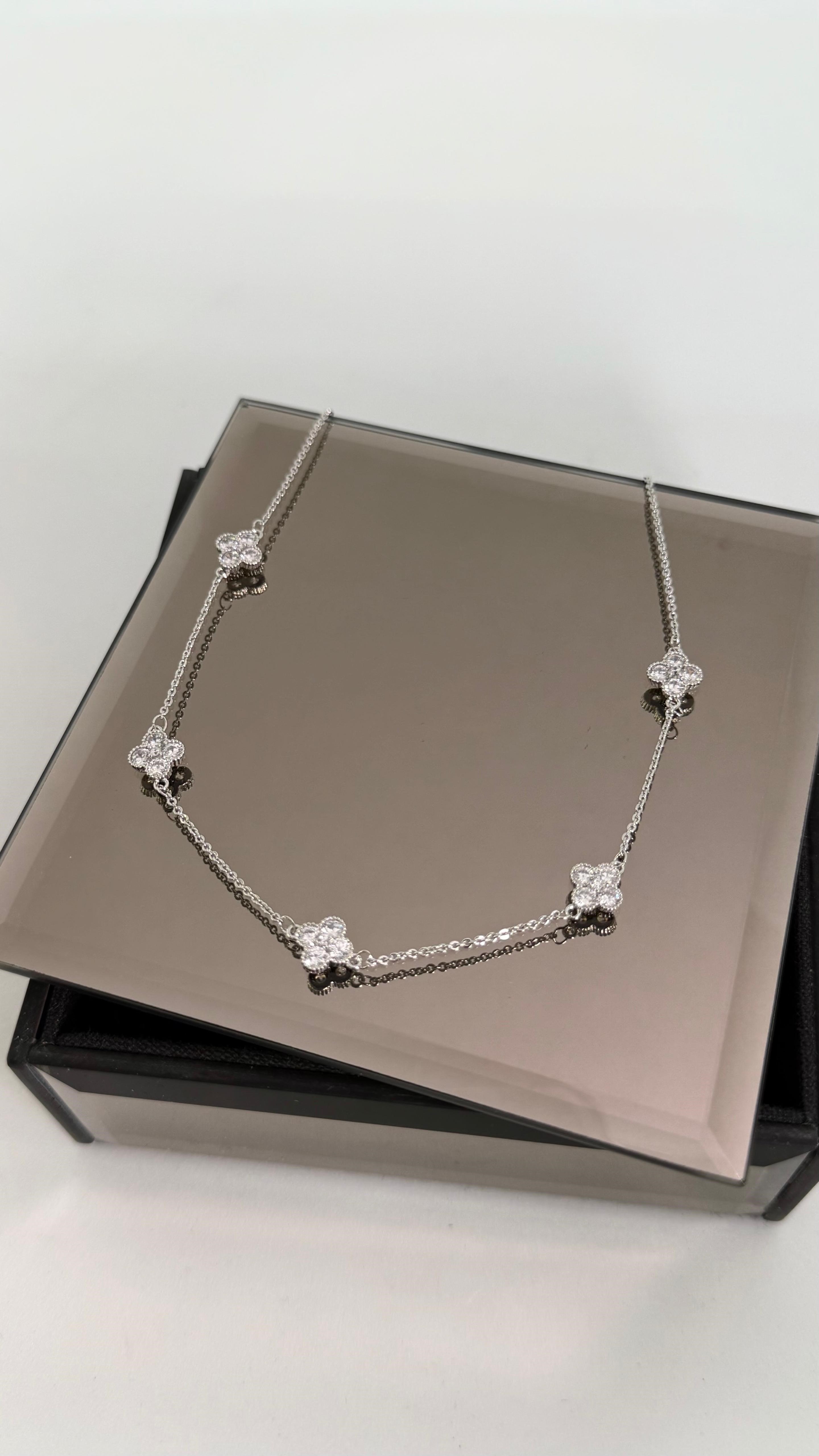 Clover Kolye Silver