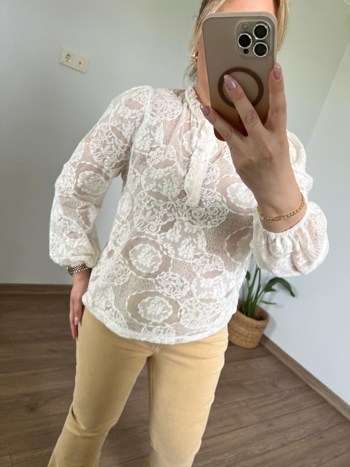 Dik Yaka Tül Bluz (Krem)