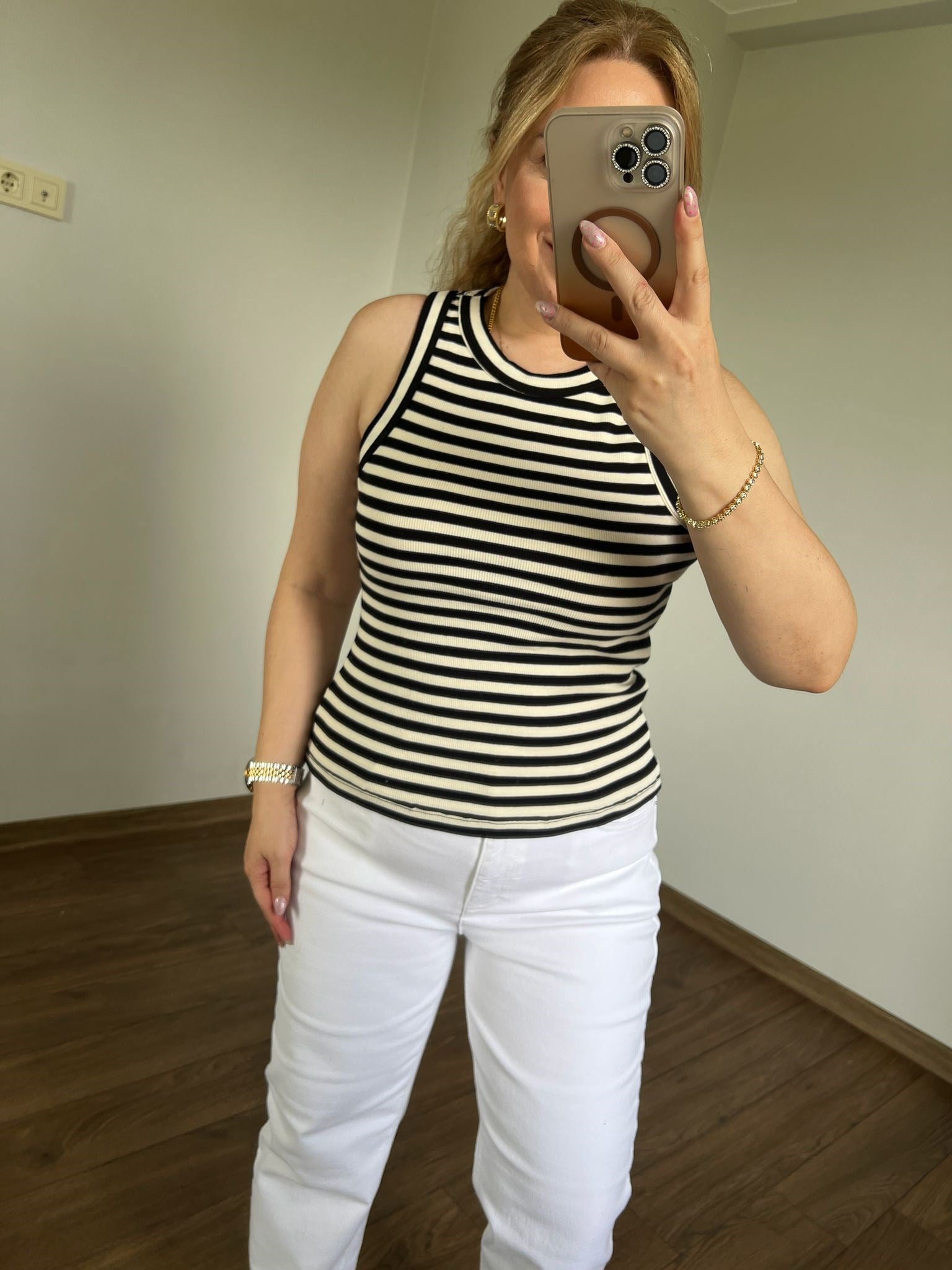 Siyah Beyaz Kolsuz Body