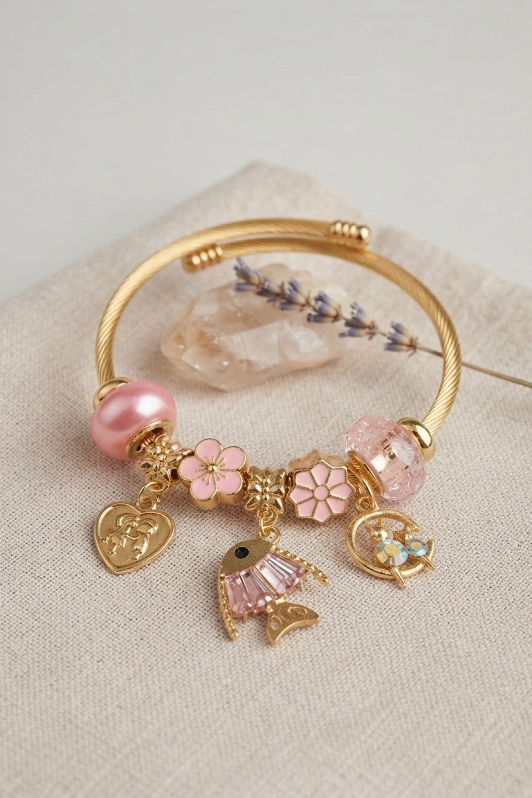 Balık Charmlı Pembe Renk Gold Bileklik