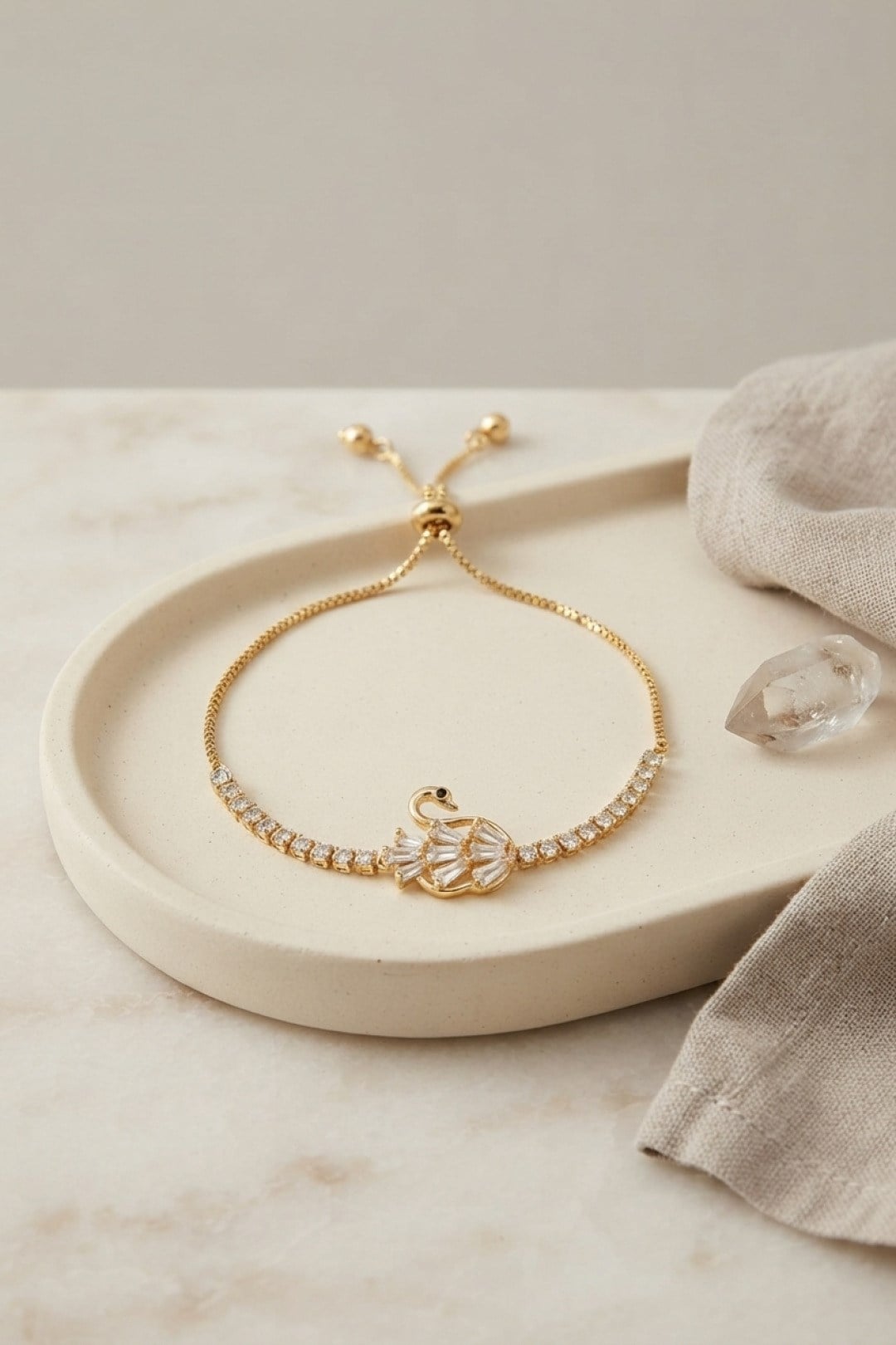 Gold Renk Zirkon Taşlı Pirinç Kuğu Model Asansörlü Bileklik