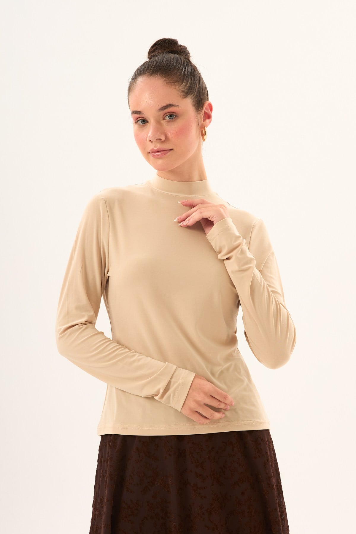 Bej Rengi Likralı Slim Fit Yarım Balıkçı Yaka Yumuşak Dokulu Uzun Kollu Body