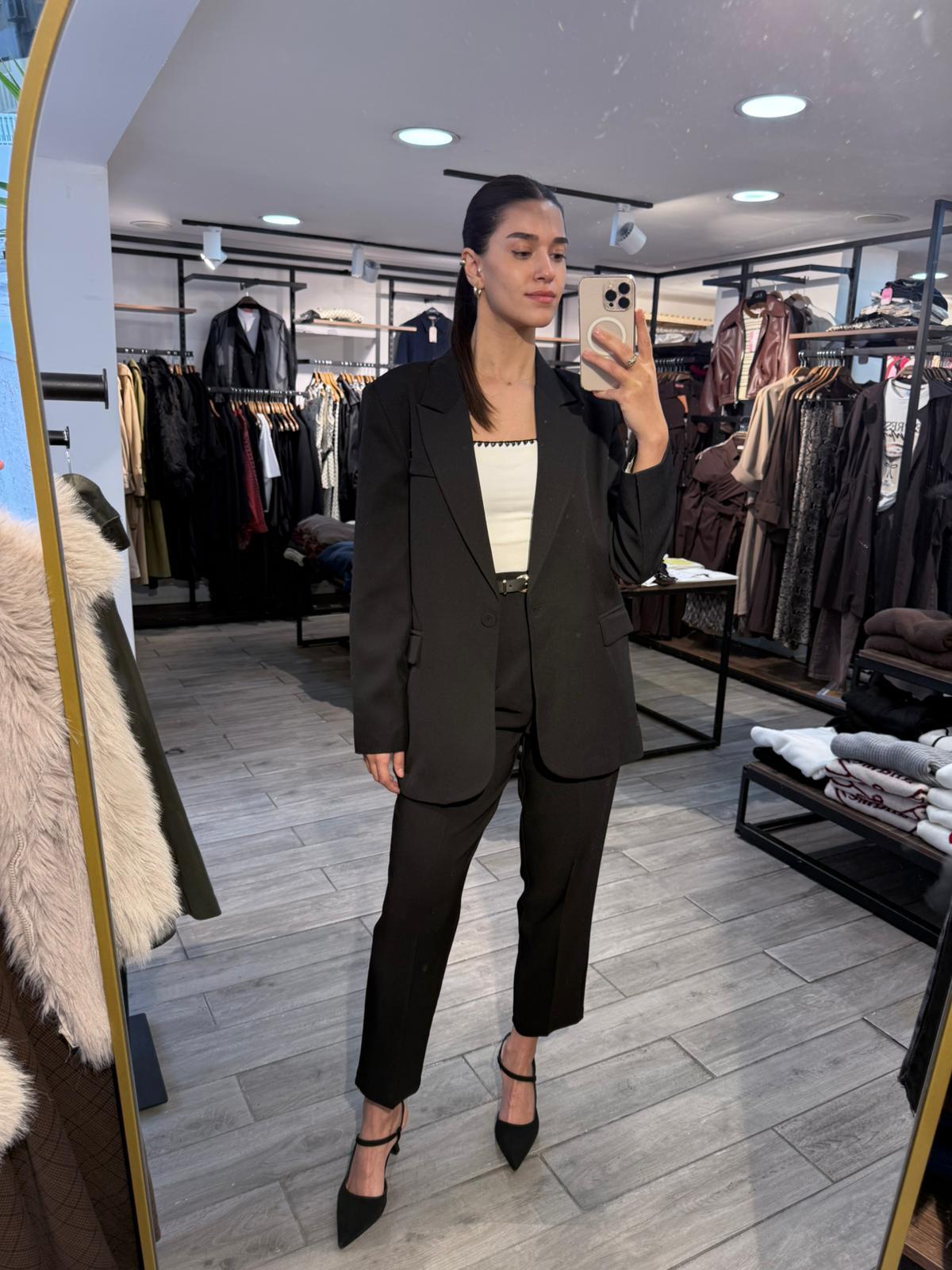 Siyah Blazer Ceket & Yüksek Bel Kumaş Pantolon Takım – Klasik Şık Ofis Kombini