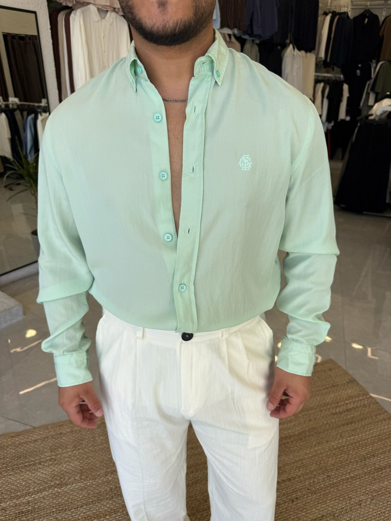 Açık Yeşil Nakış Detaylı Yarım Oversize Gömlek