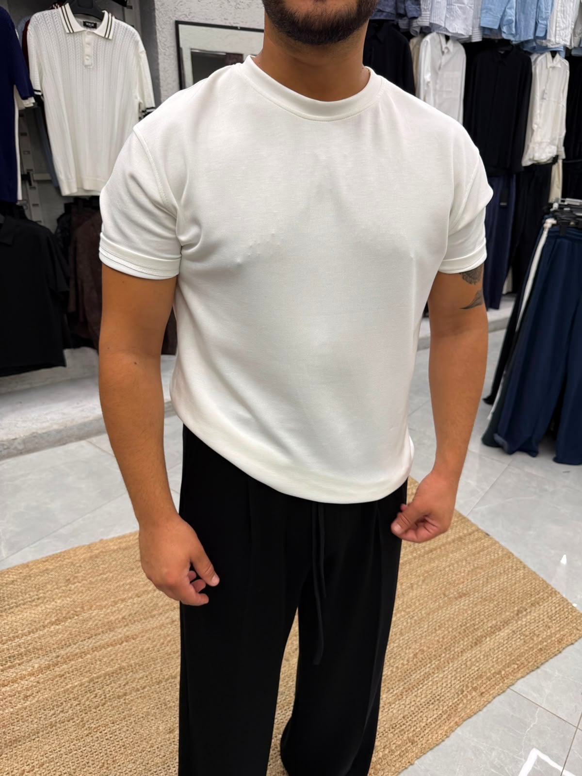 Beyaz Nushi Oysh Kumaş T-shirt