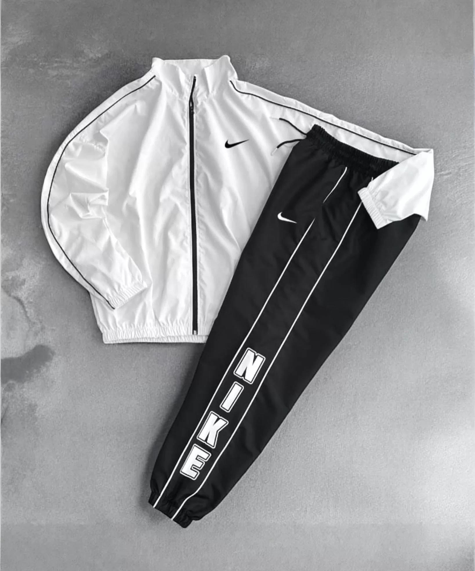 Beyaz Arabiyeli Nike Paraşüt Takım
