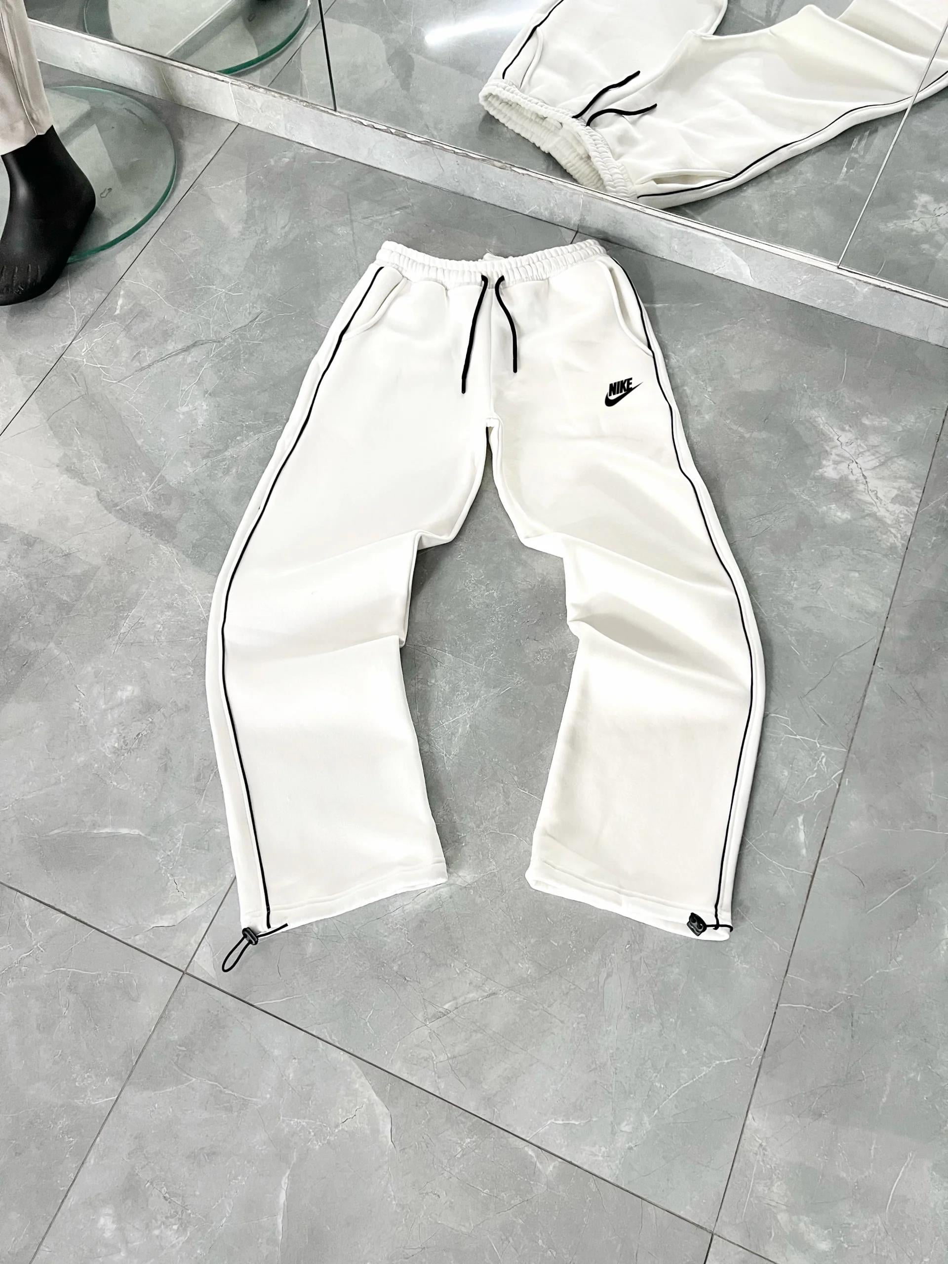 Beyaz Biyeli Nike Eşofman