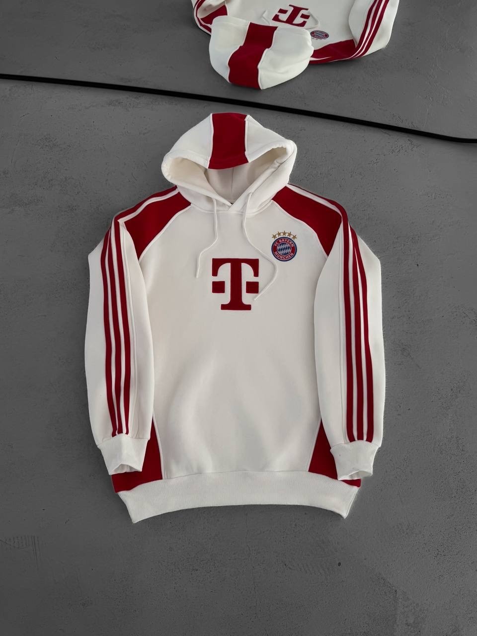 KAPŞON DETAY BAYERN SWEAT