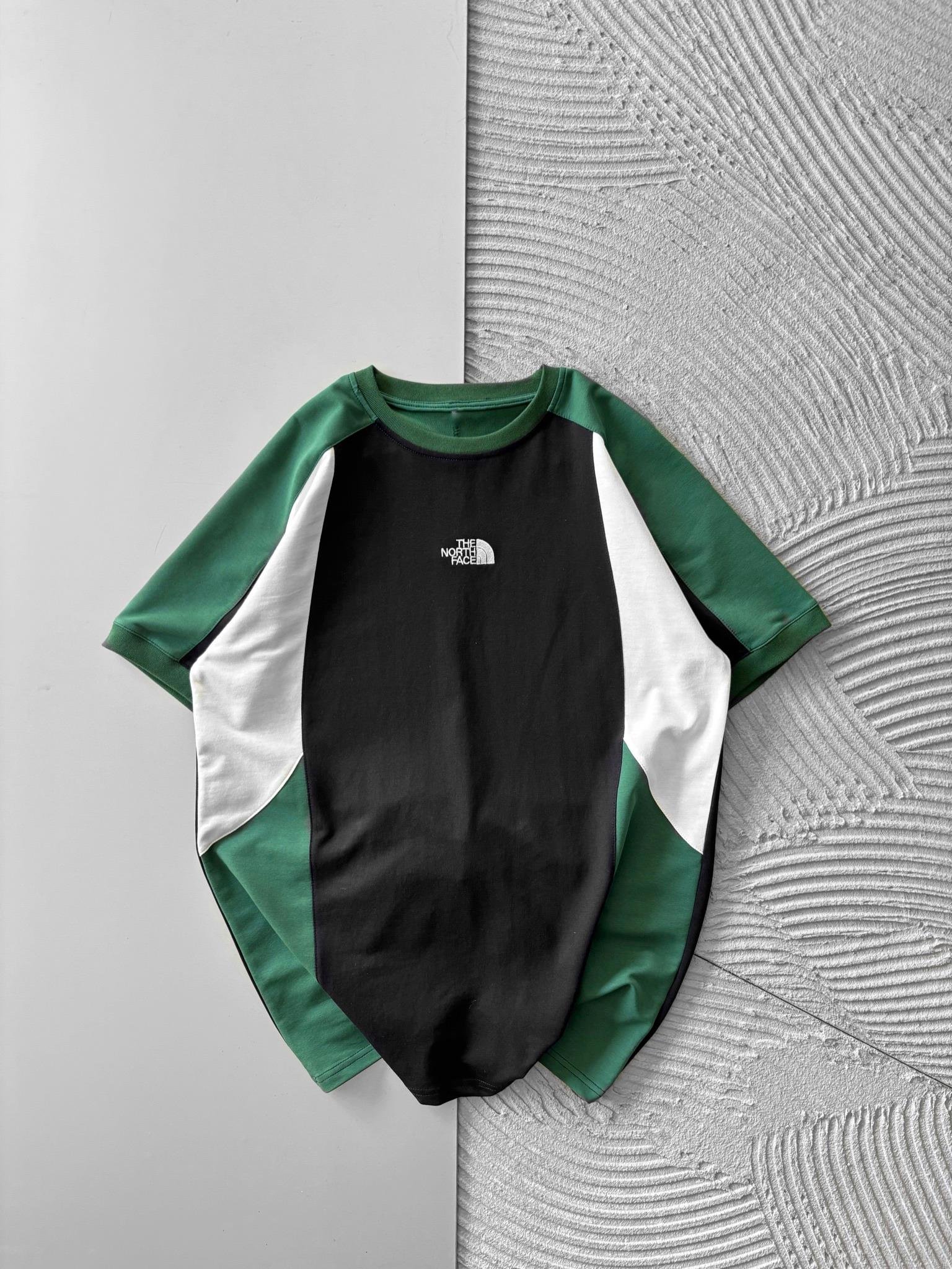 YEŞİL PARÇALI NFC TSHİRT