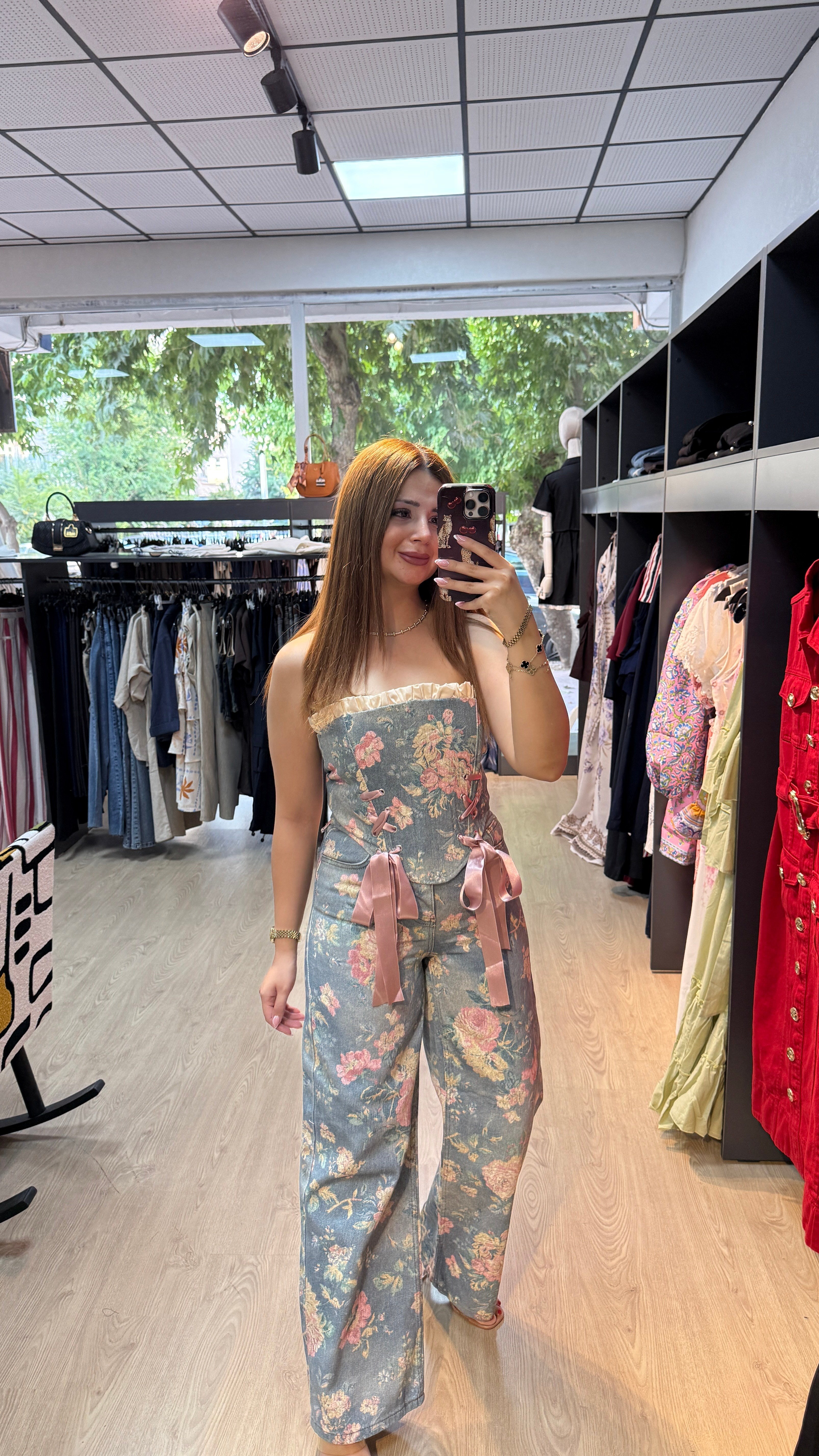 Çiçekli Jean