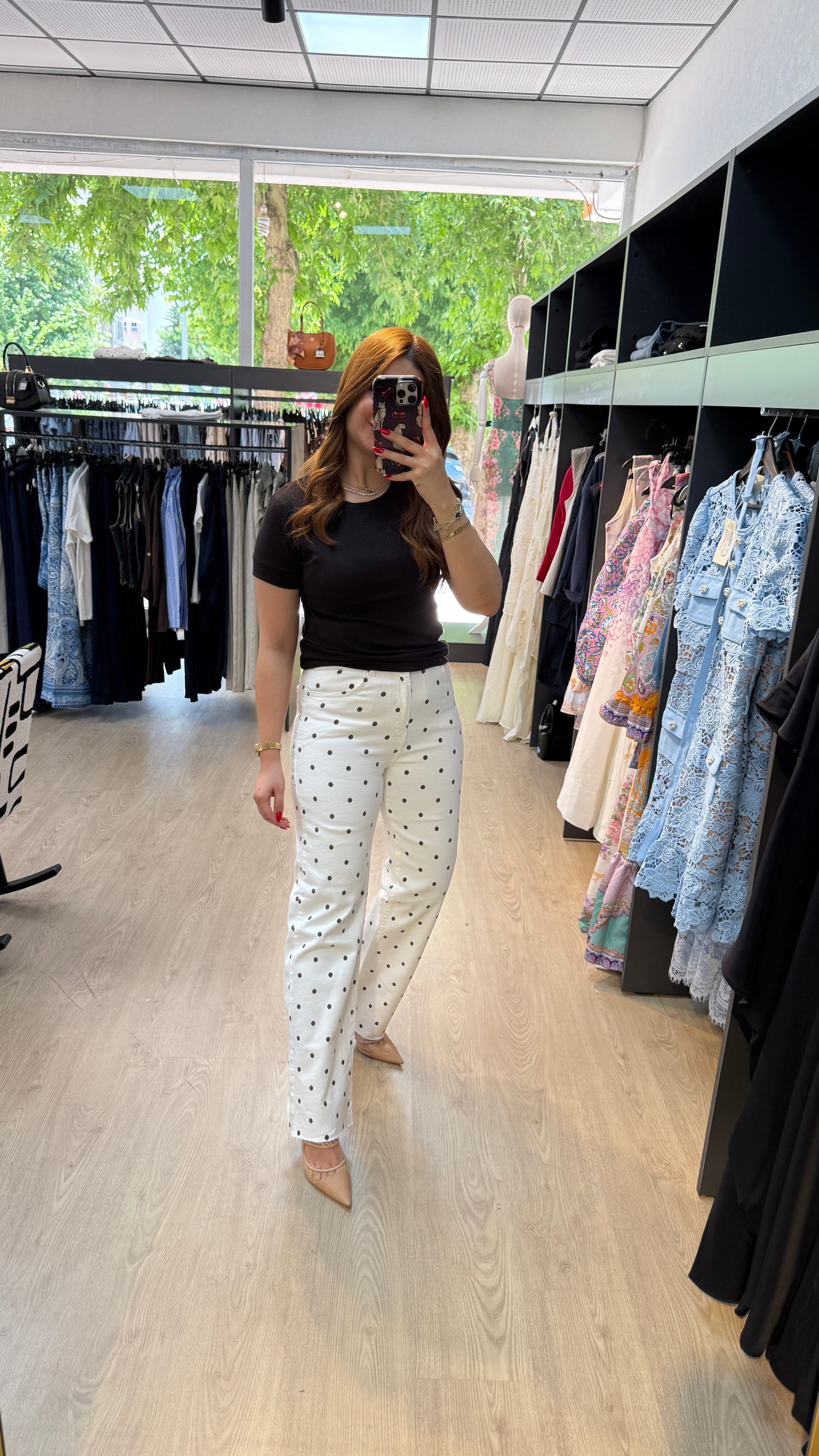 Nokta Detaylı Toparlayıcı Beyaz Jean