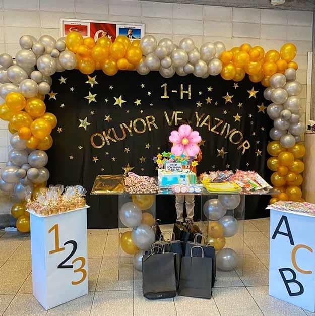 Okuyor ve Yazıyor Temalı Okul Mezuniyet Süsleme