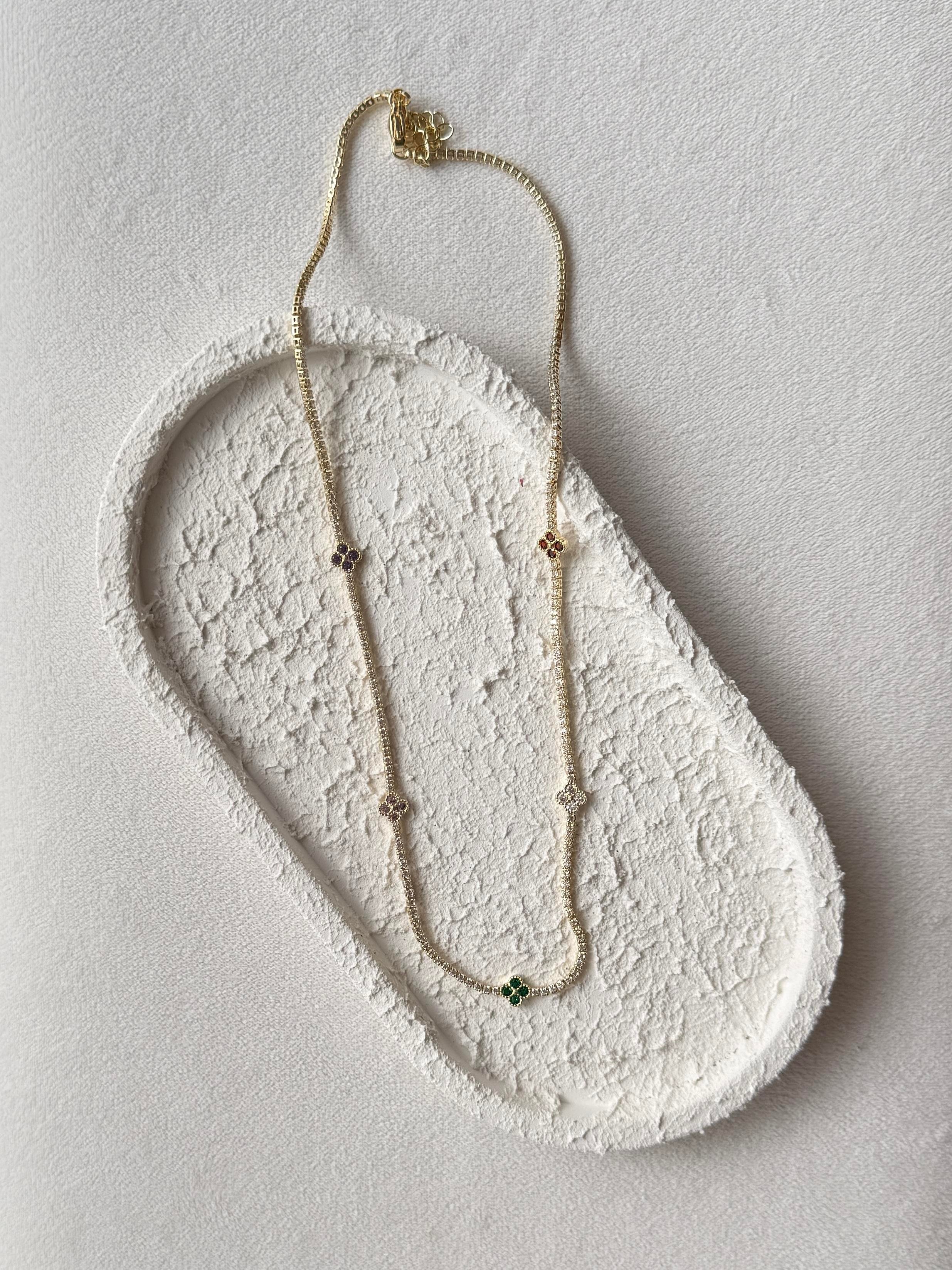 Renkli Taşlı Yonca Sabit Kolye