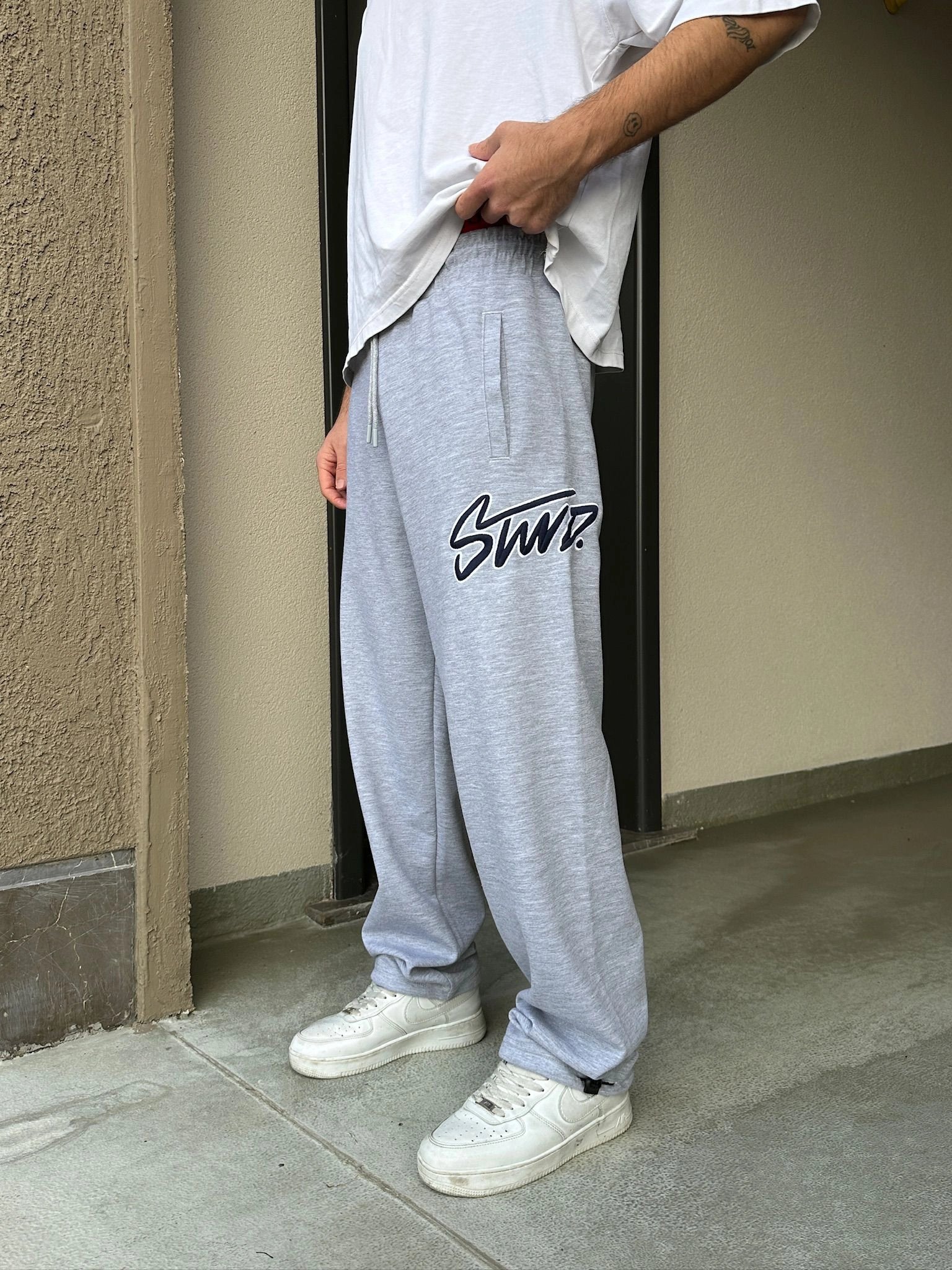 2 İPLİK KUMAŞ BAGGY KALIP PAÇA LASTİKLİ STW İÇİ DOLUMLU NAKIŞ EŞOFMAN ALTI GRİ