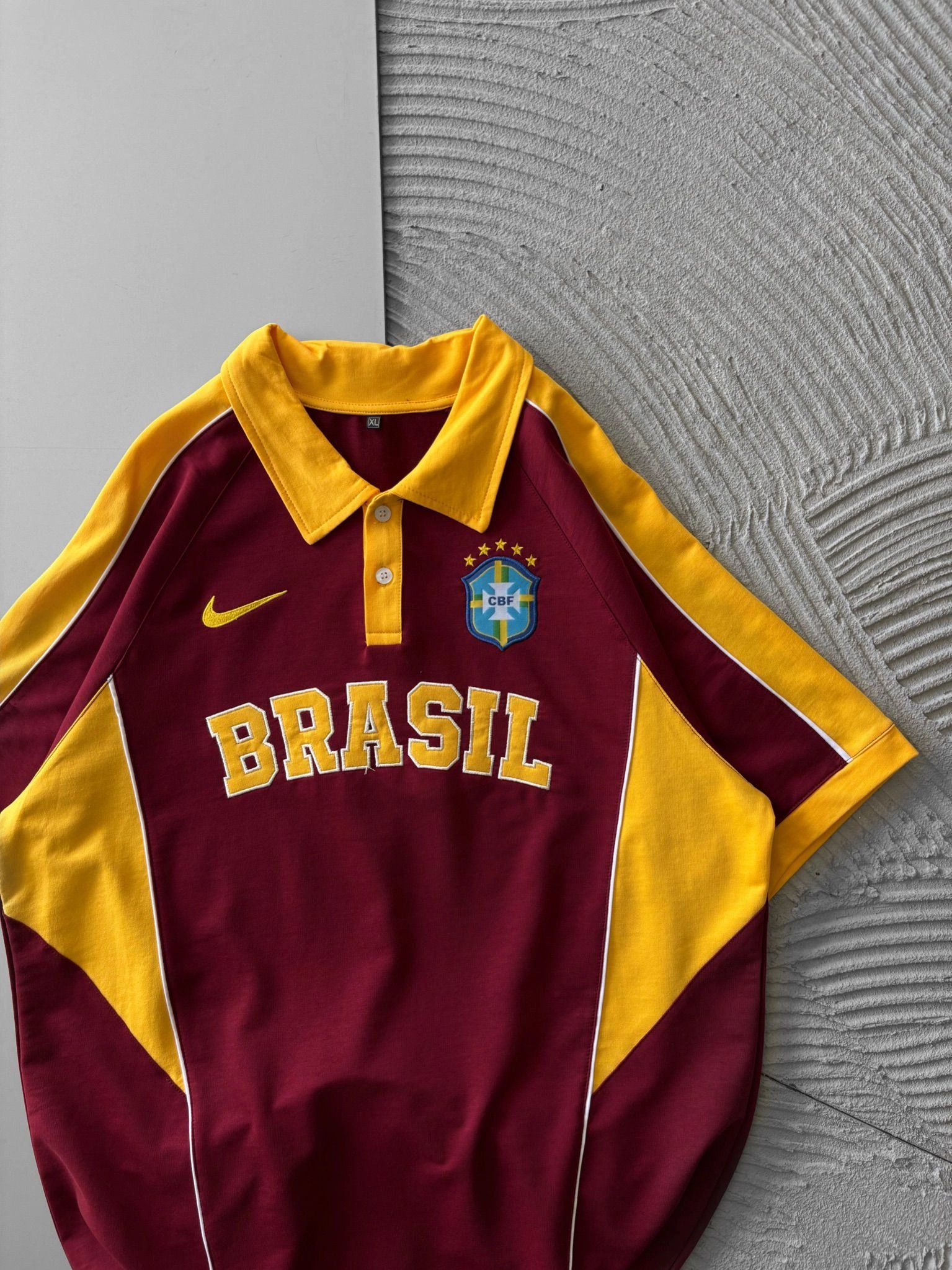 BİSİKLET YAKA FUL PARCALİ BRASİL NAKIS TSHİRT BORDO