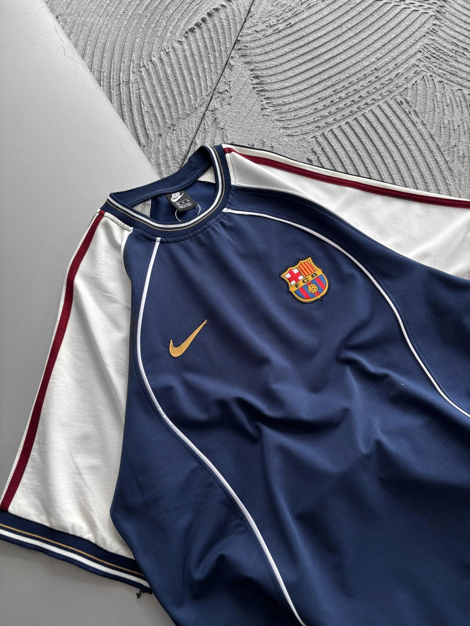 BİSİKLET YAKA NK BARCA NAKISLI ORTA BİYELİ OVERSİZE TSHİRT LACİVERT