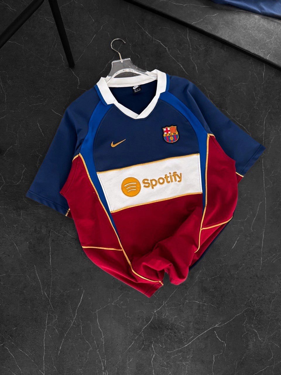 POLO YAKA BIYE PARÇALI SPOTİ NAKIŞ OVERSIZE TSHIRT