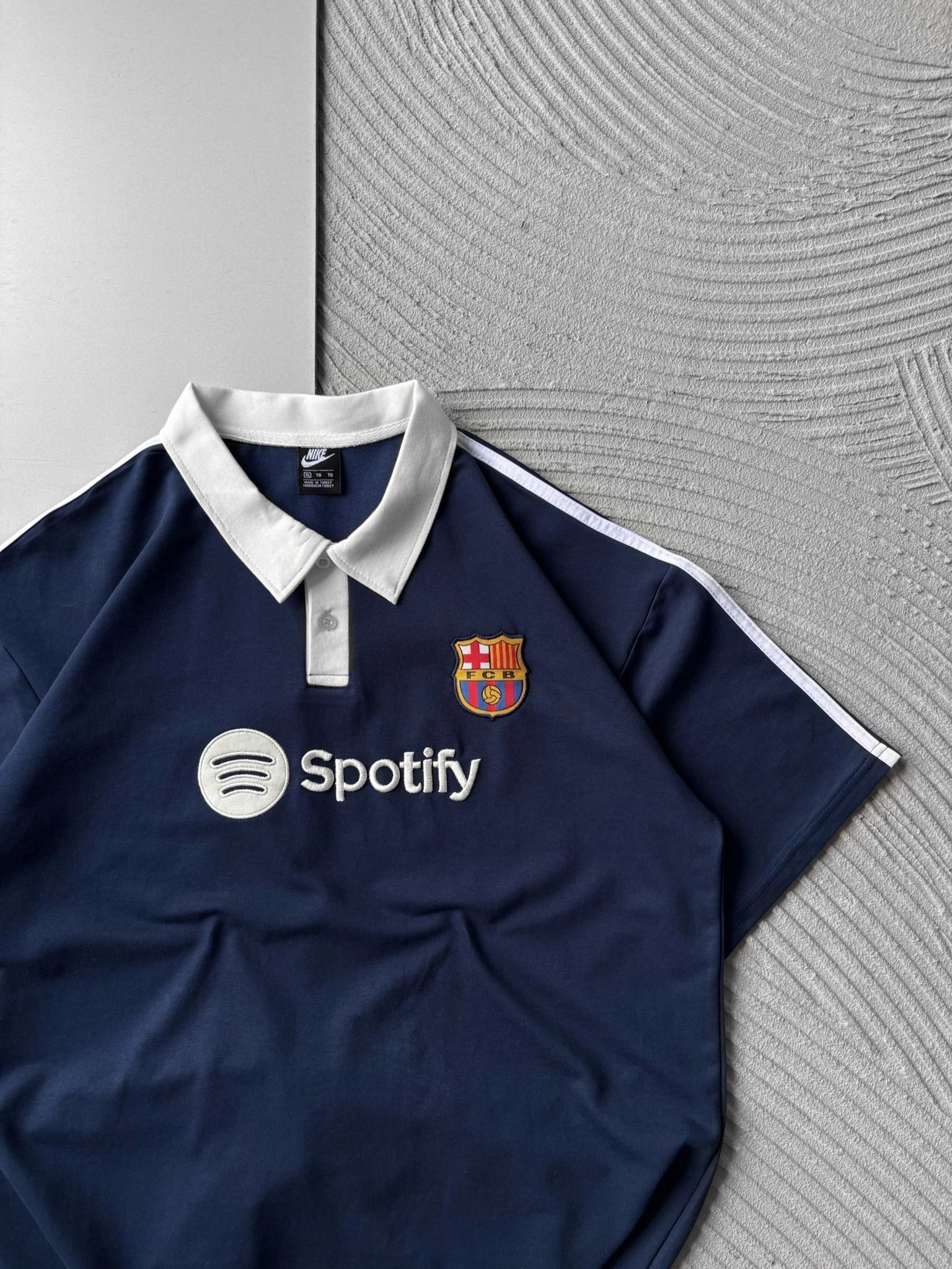 POLO YAKA YAKA RENKLI BARCA NAKIŞ OVERSIZE TSHIRT LACİ