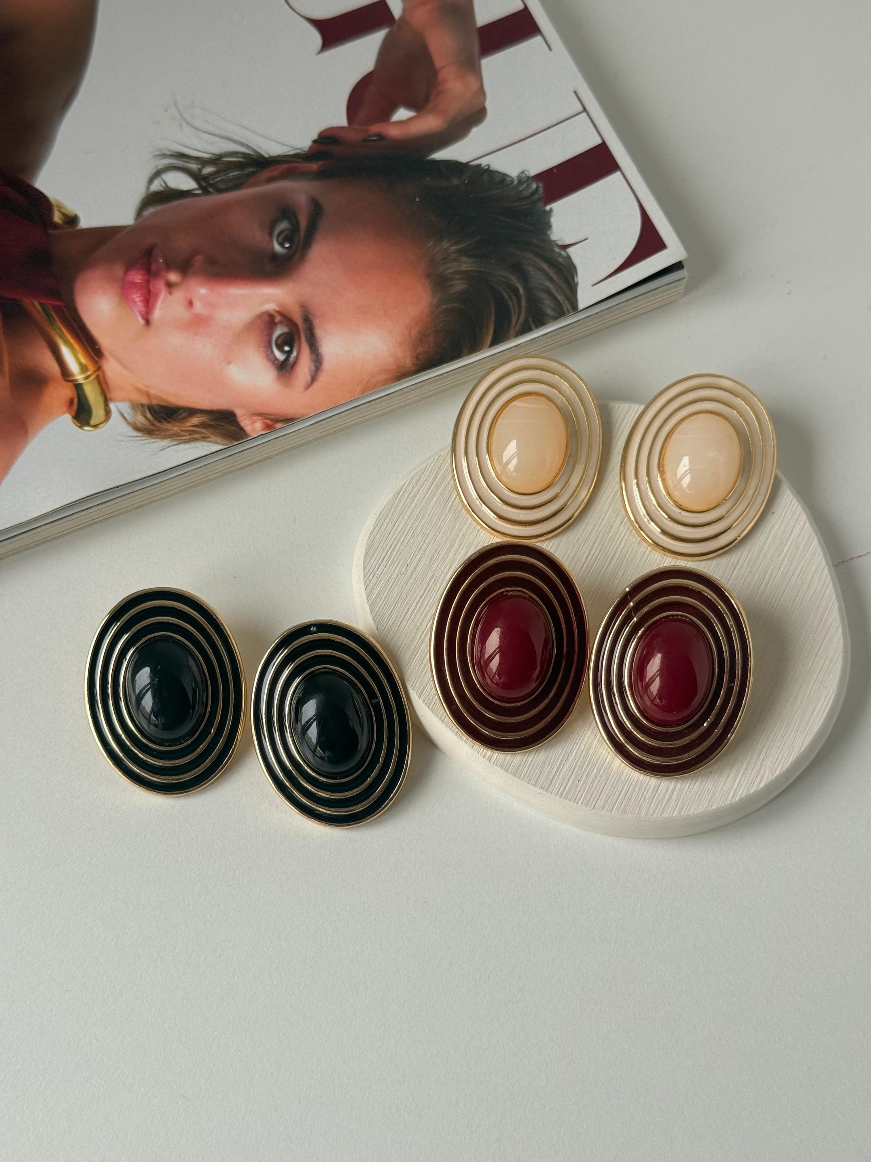 Altın Çerçeveli Oval Taş Detaylı Vintage Kadın Küpe