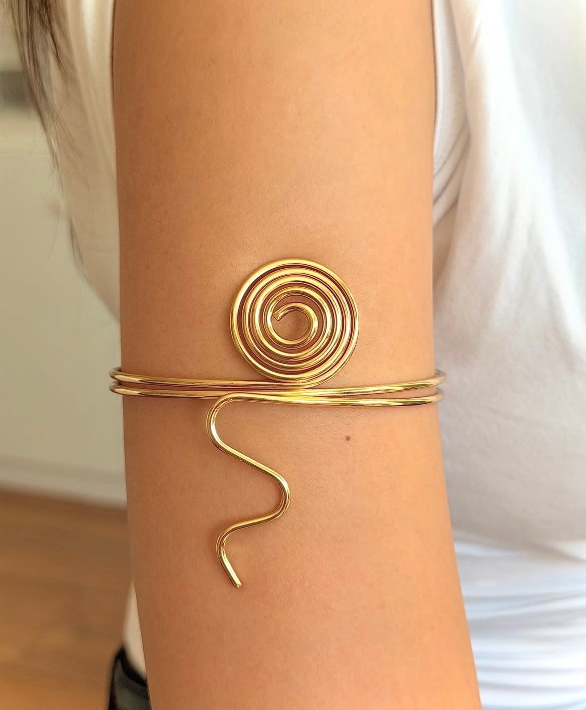 Altın Renk Spiral Tasarım Üst Kol Manşet Bileklik