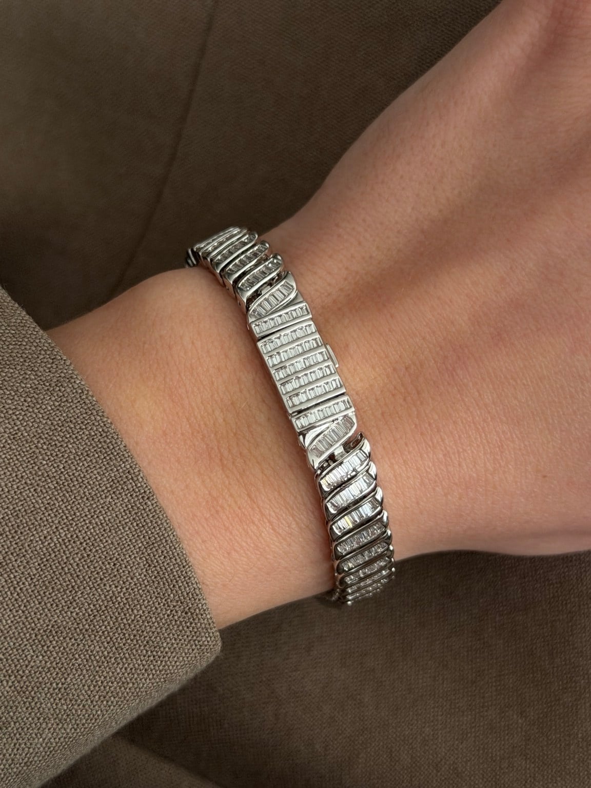 Baget Taş Detaylı Esnek Silver Kelepçe Bileklik