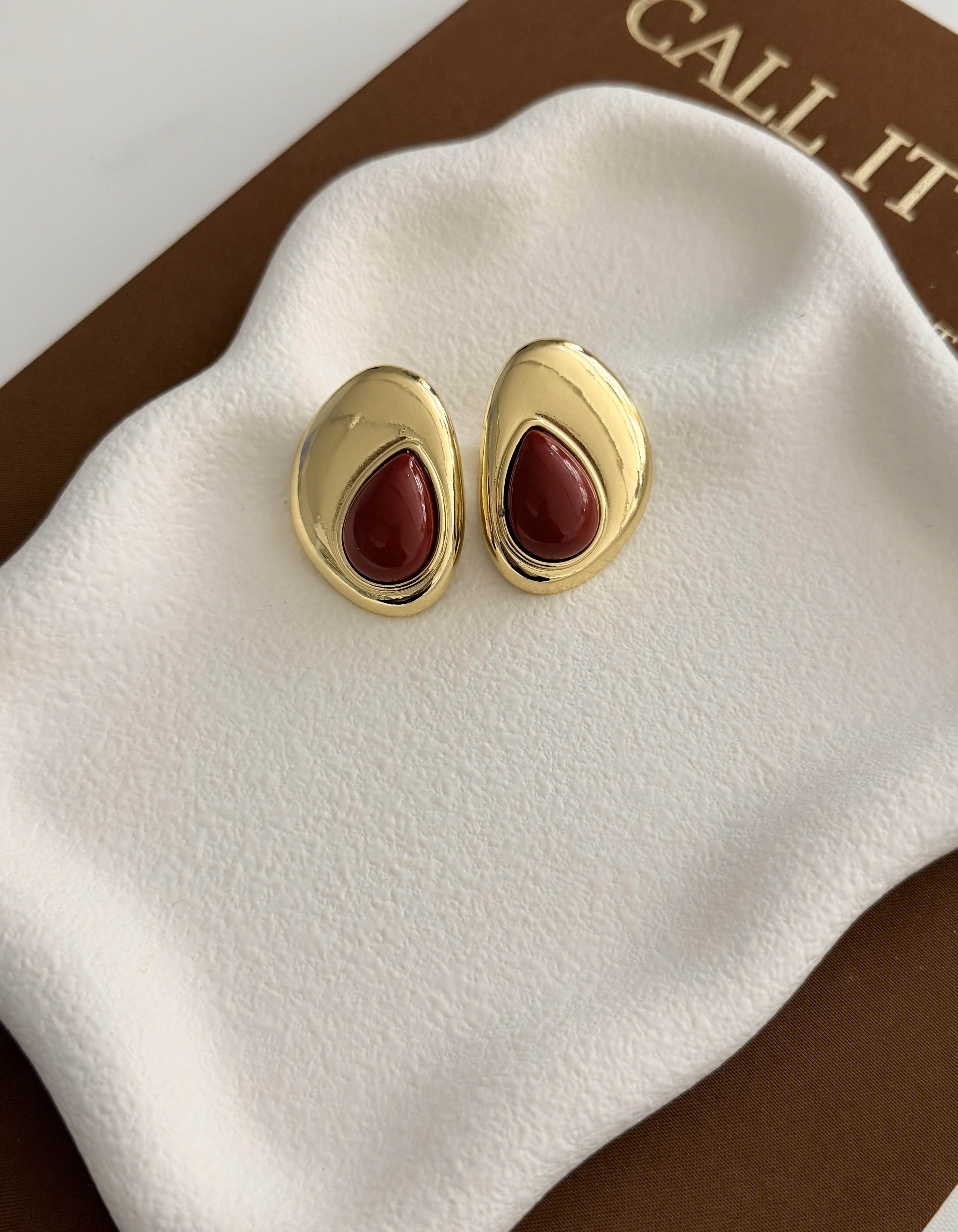Bordo Taşlı Oval Gold Kadın küpe