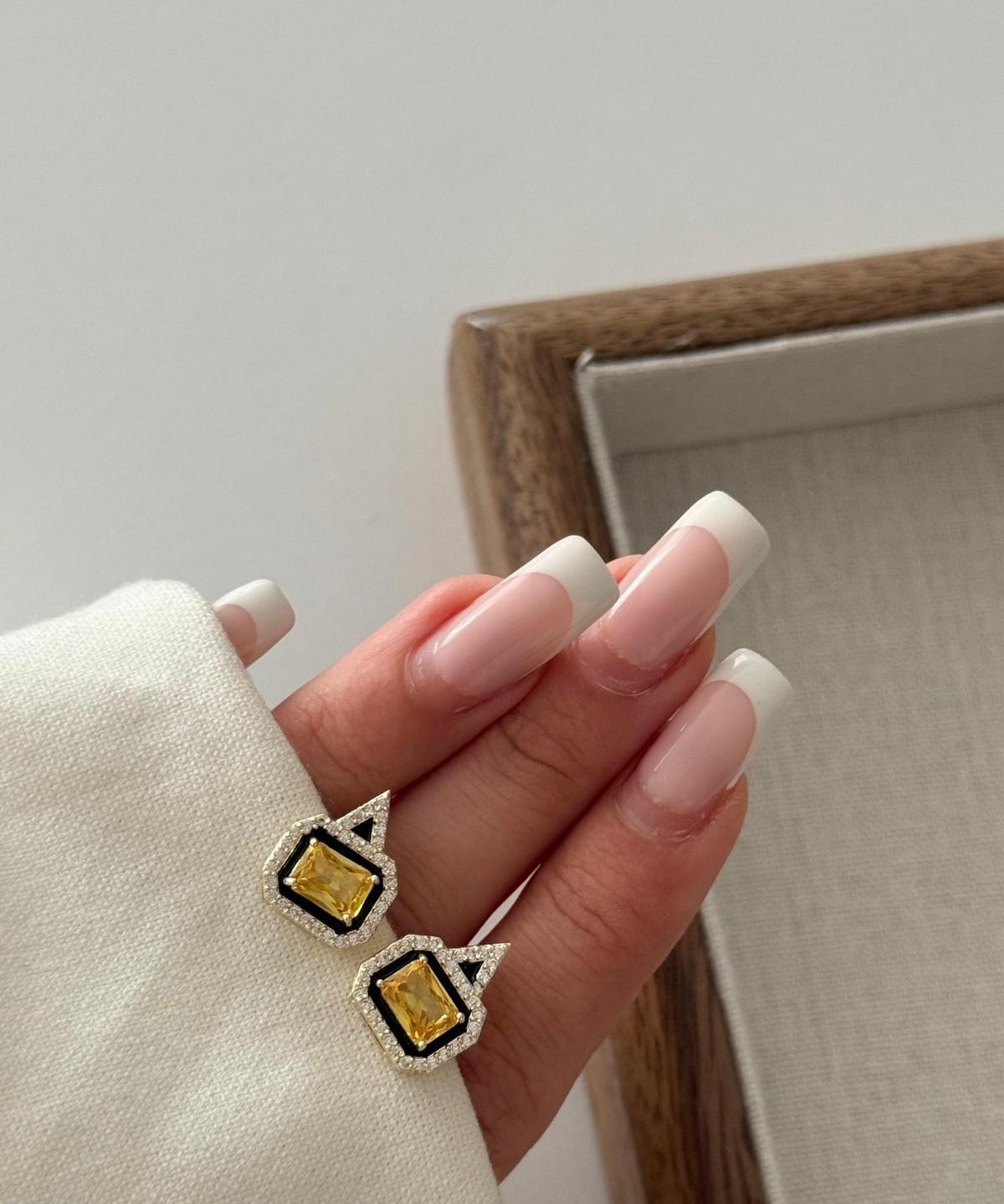 Geometrik Sarı Taşlı Gold Küpe