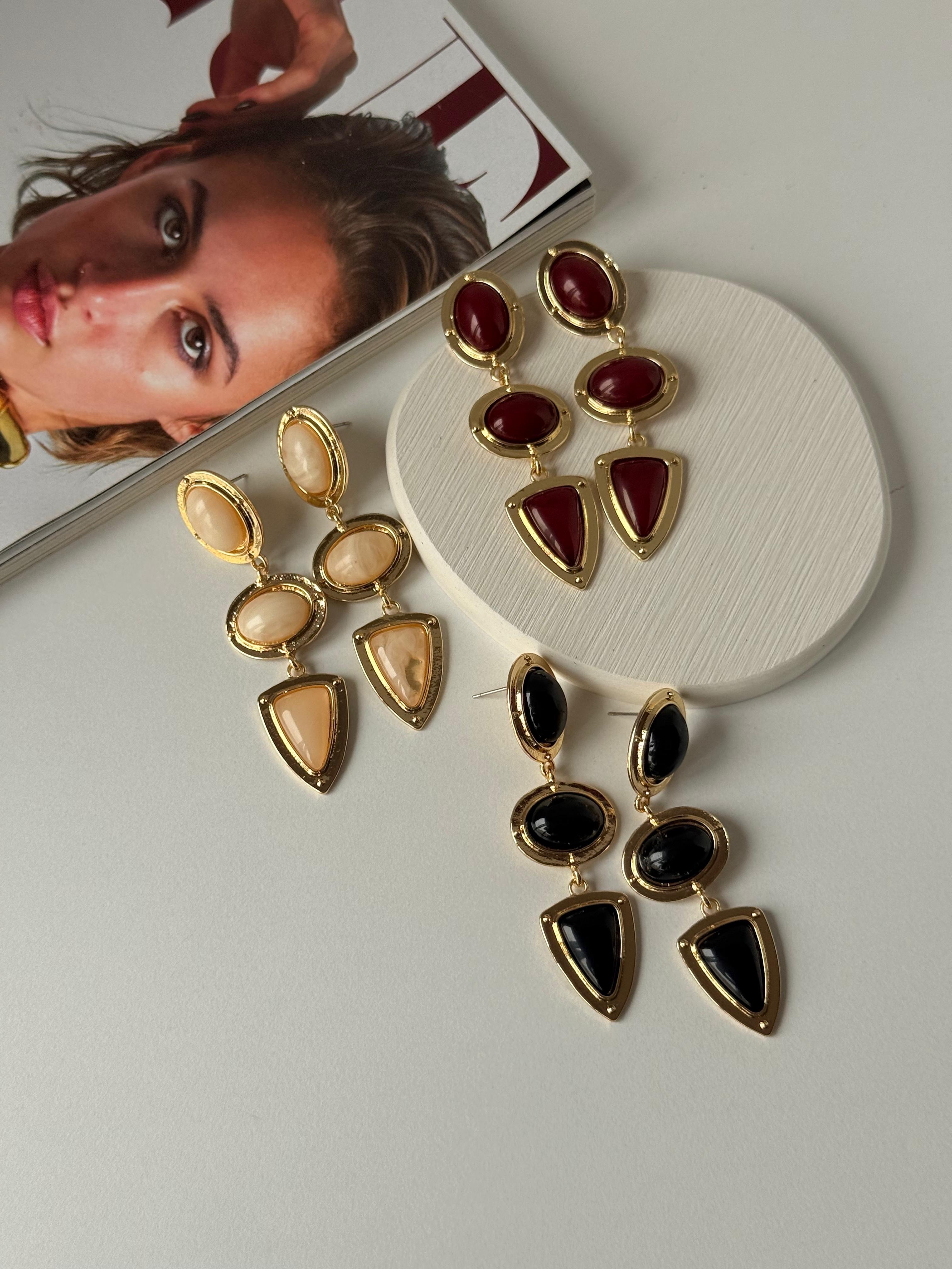Gold Çerçeveli Çoklu Taş Sallantılı Kadın Küpe