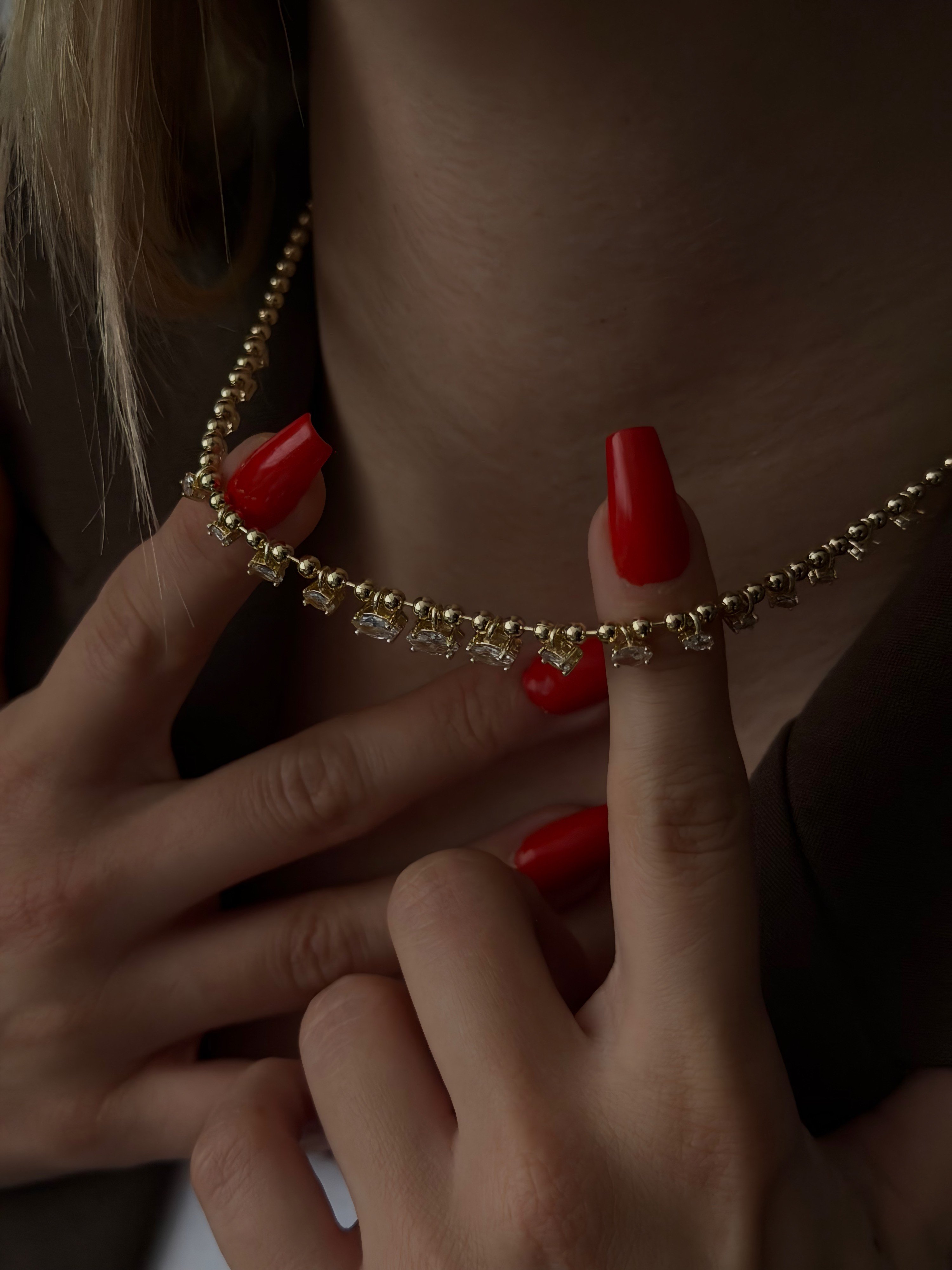 Gold Işıltı Su Yolu Taşlı Choker Kolye