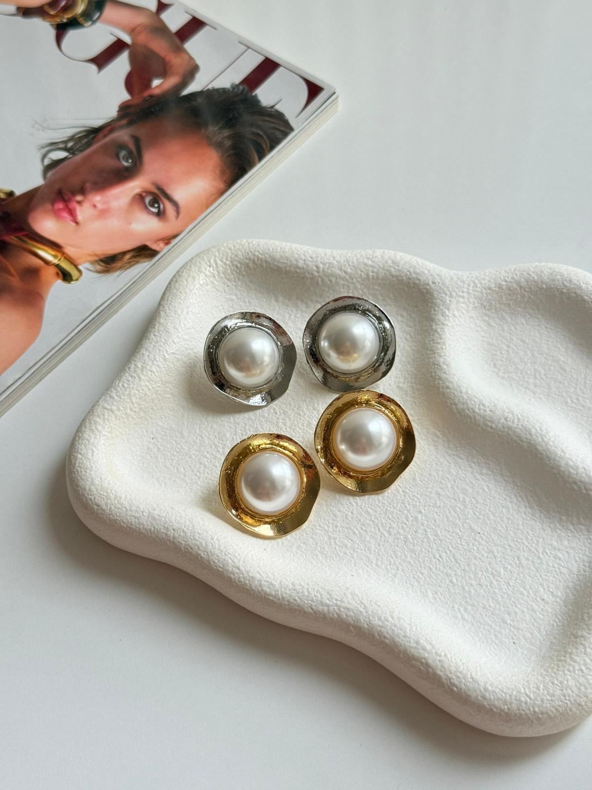 İnci Detaylı Oval Form Vintage Küpe