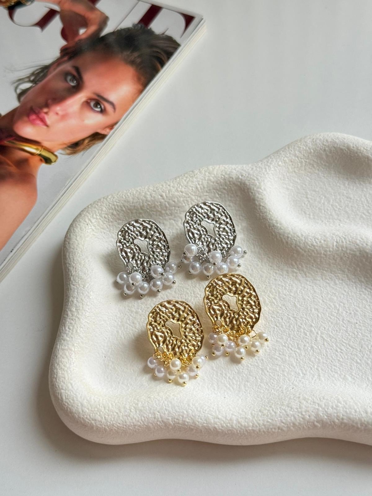 İnci Detaylı Vintage Dokulu Oval Kadın Küpe